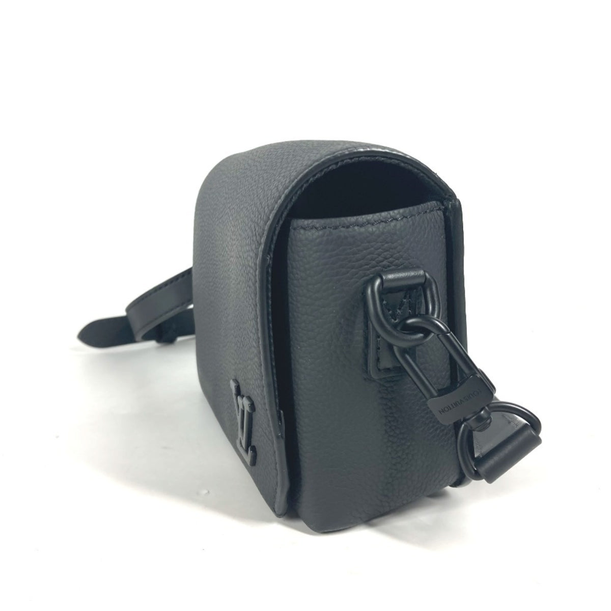 Louis Vuitton Black Leather Pochette Shoulder Bag (Pre-Owned)