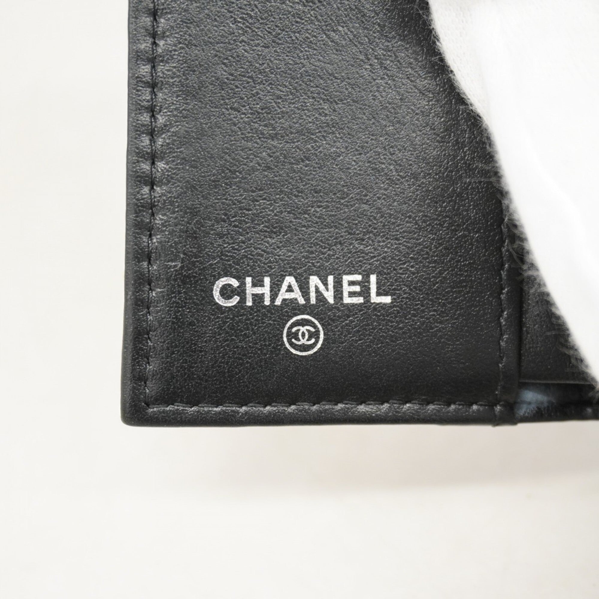 Chanel White Grained Calfskin Wallet (Tri-Fold) (Pre-Owned)