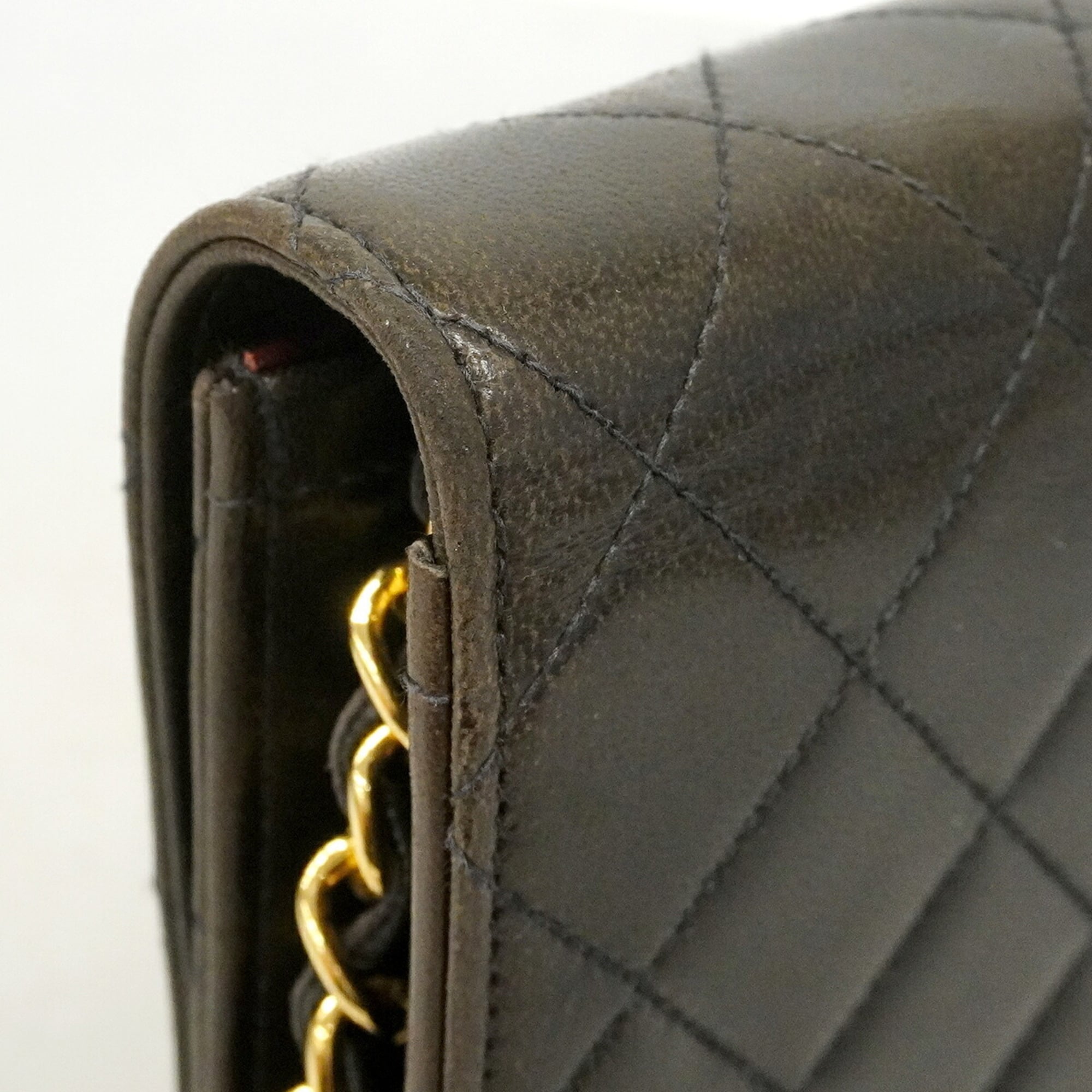Chanel Black Leather Shoulder Bag (Pre-Owned)