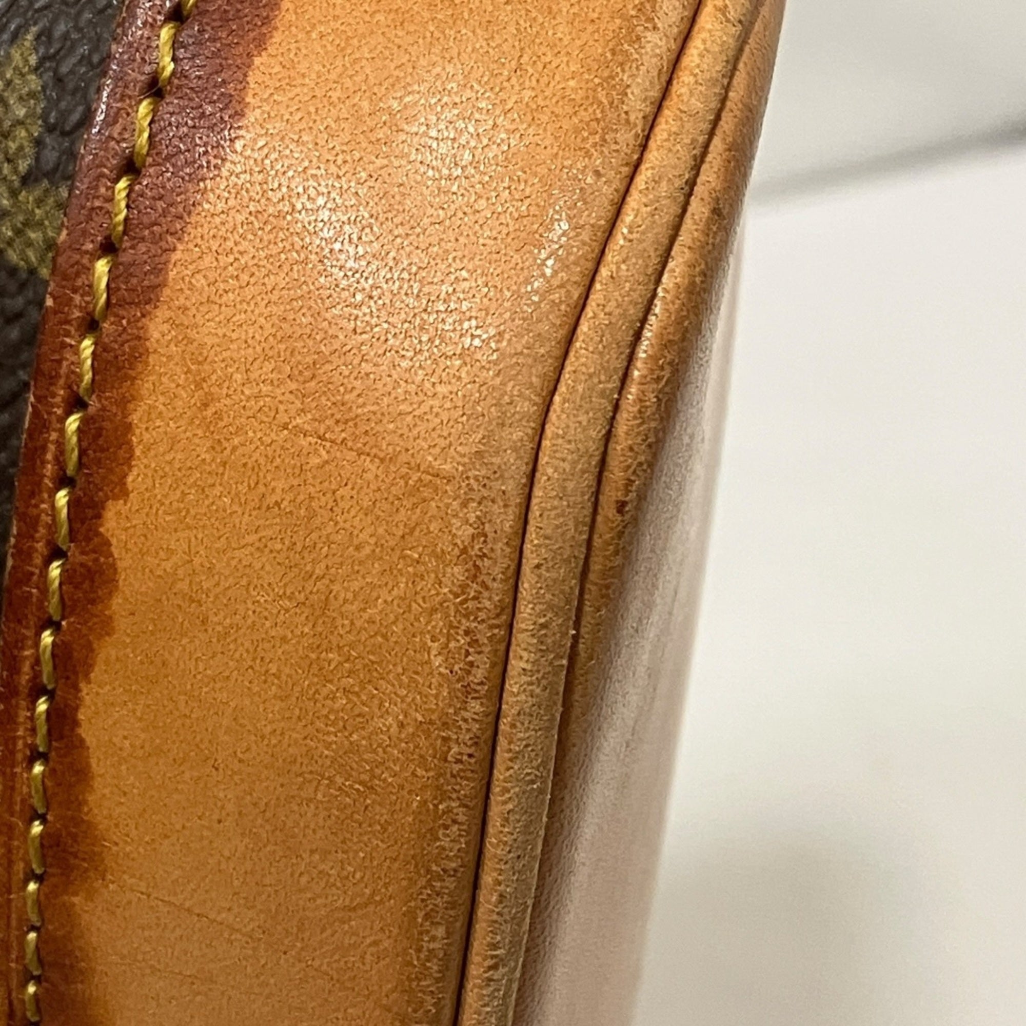 Louis Vuitton Brown Monogram Handbag (Pre-Owned)