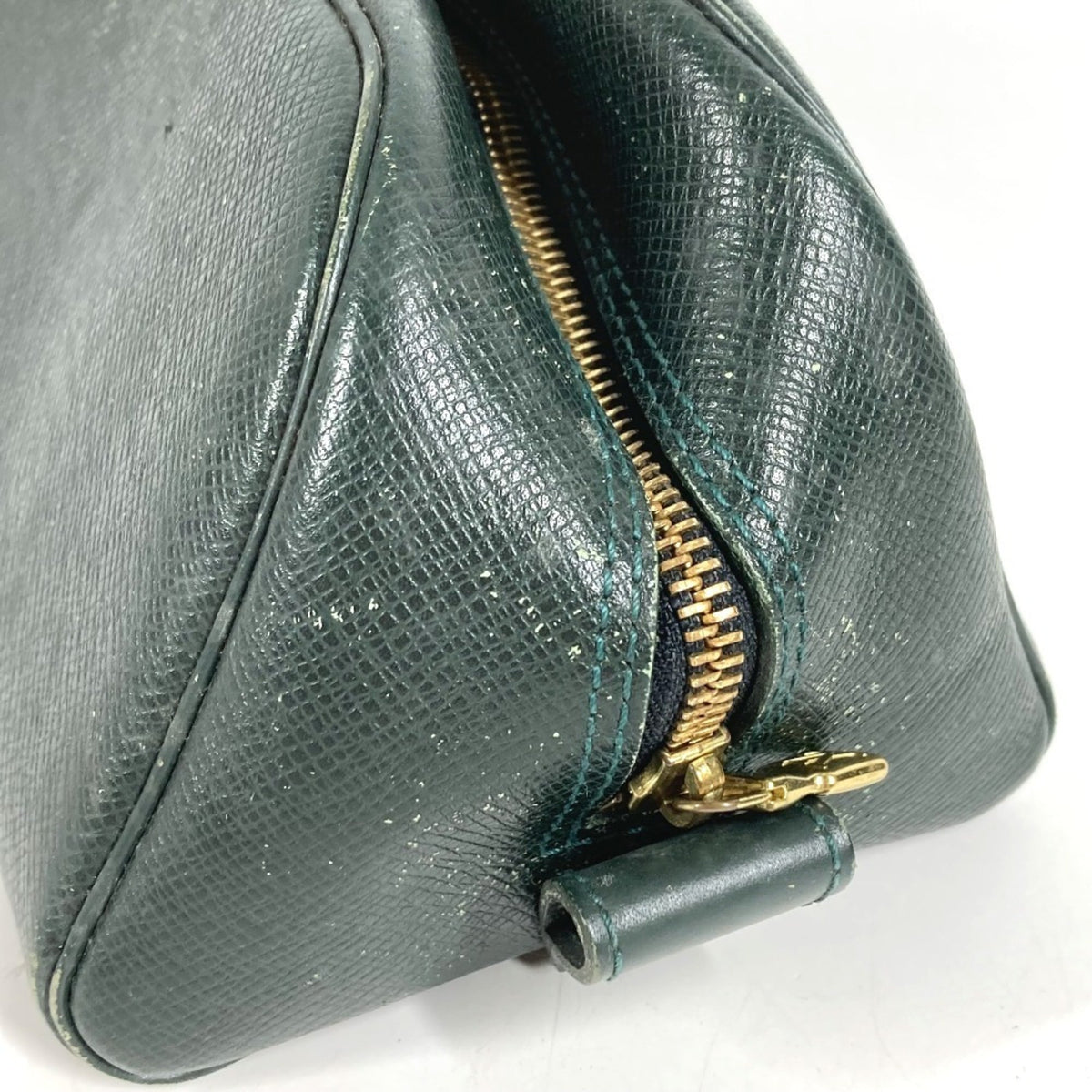 Louis Vuitton Taiga Episea Green Taiga Leather Handbag (Pre-Owned)
