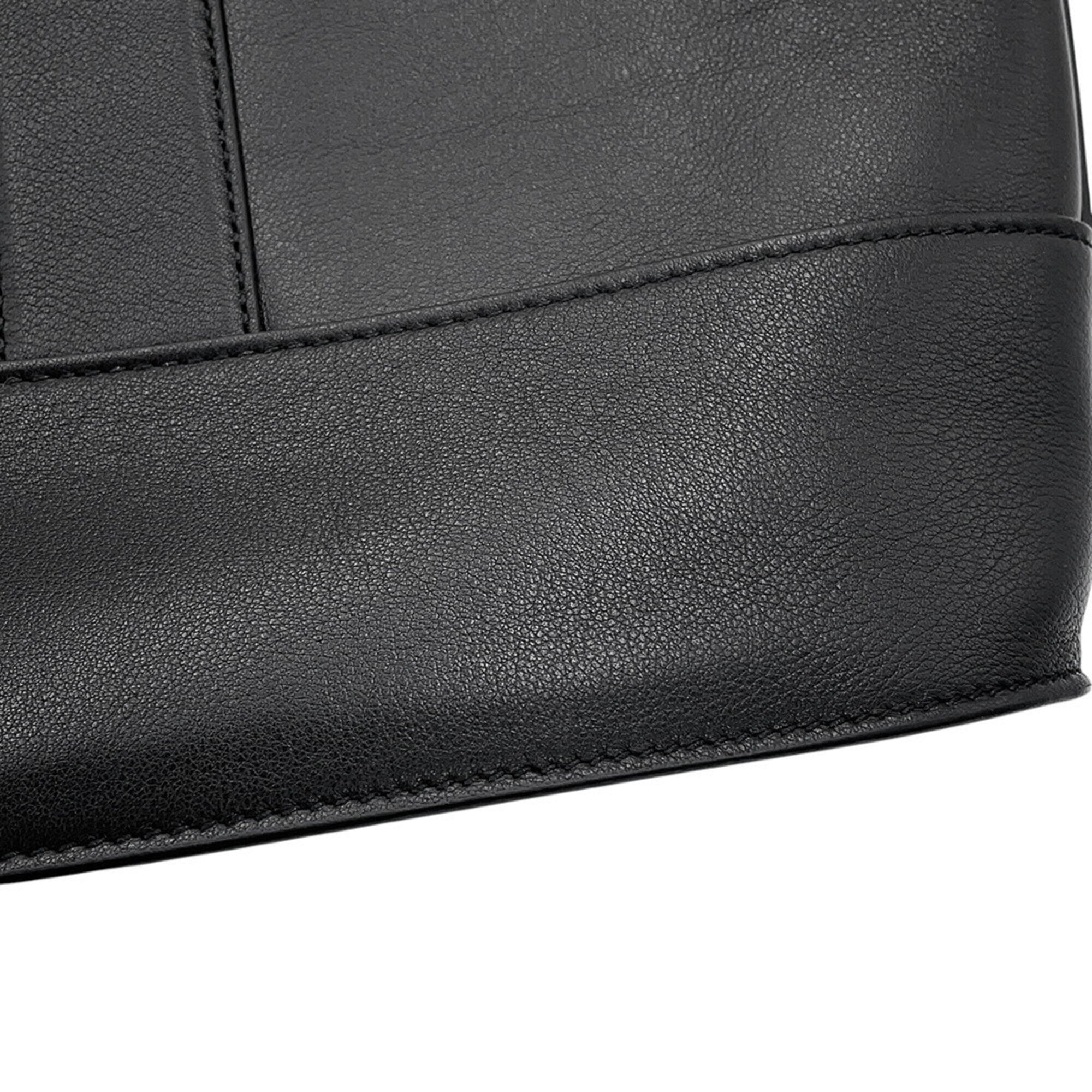 Yves Saint Laurent Black Leather Handbag (Pre-Owned)