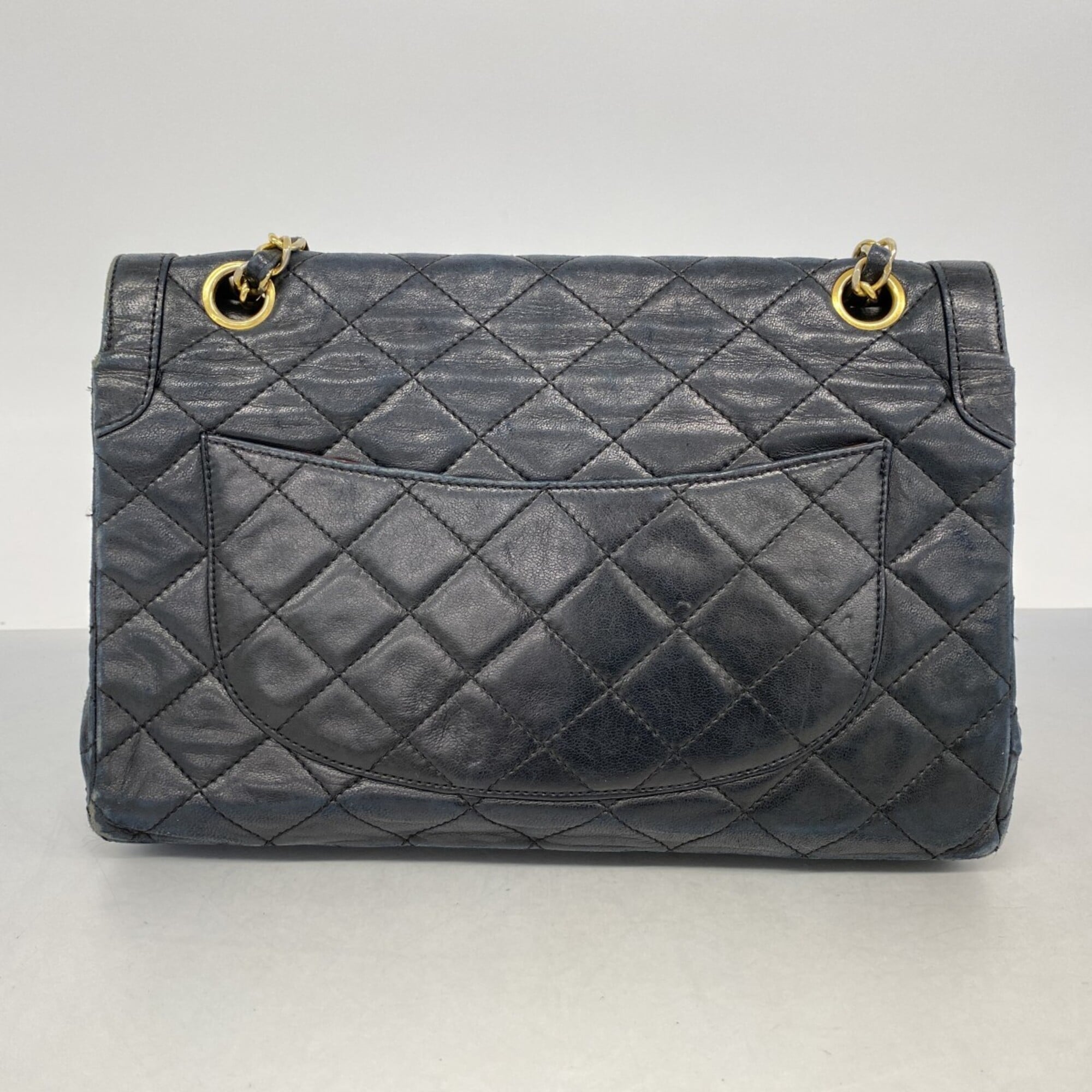 Chanel Black Leather Shoulder Bag (Pre-Owned)