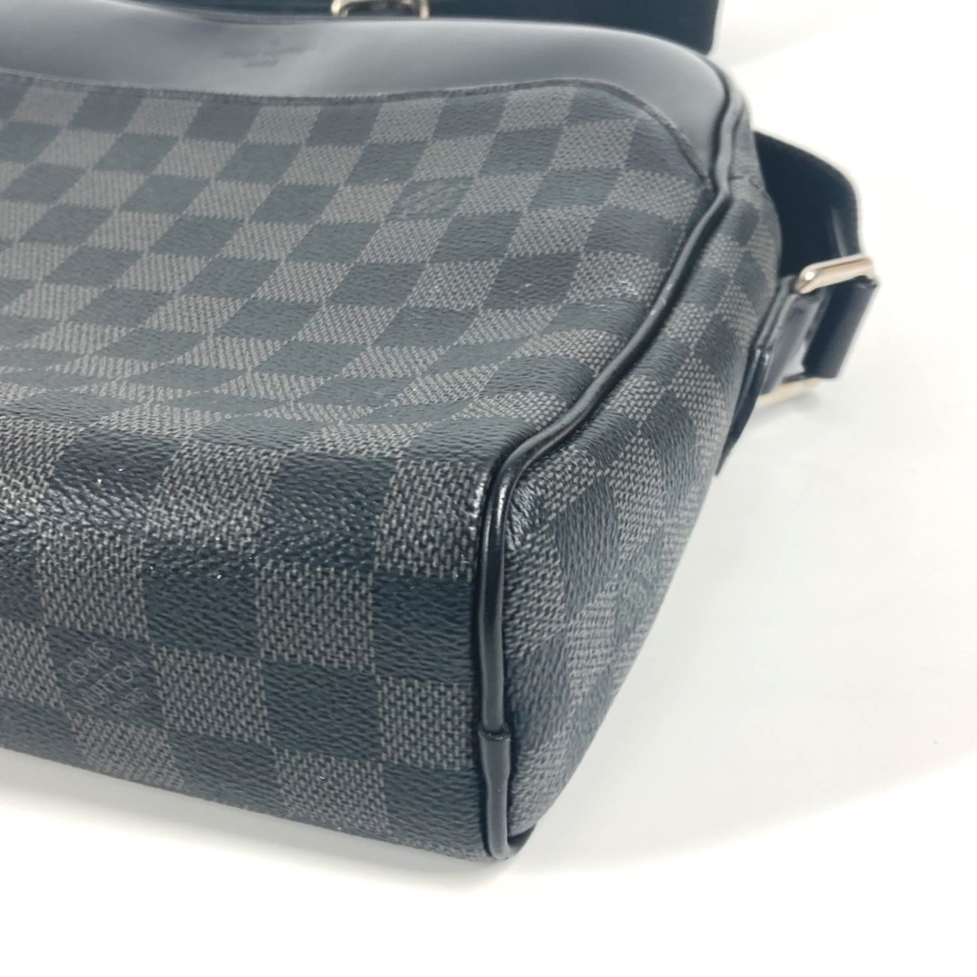 Louis Vuitton Damier Graphite Black Damier Graphite Messenger Bag Shoulder Bag (Pre-Owned)