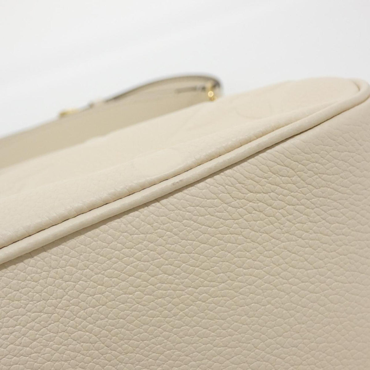 Louis Vuitton Beige Leather Handbag (Pre-Owned)