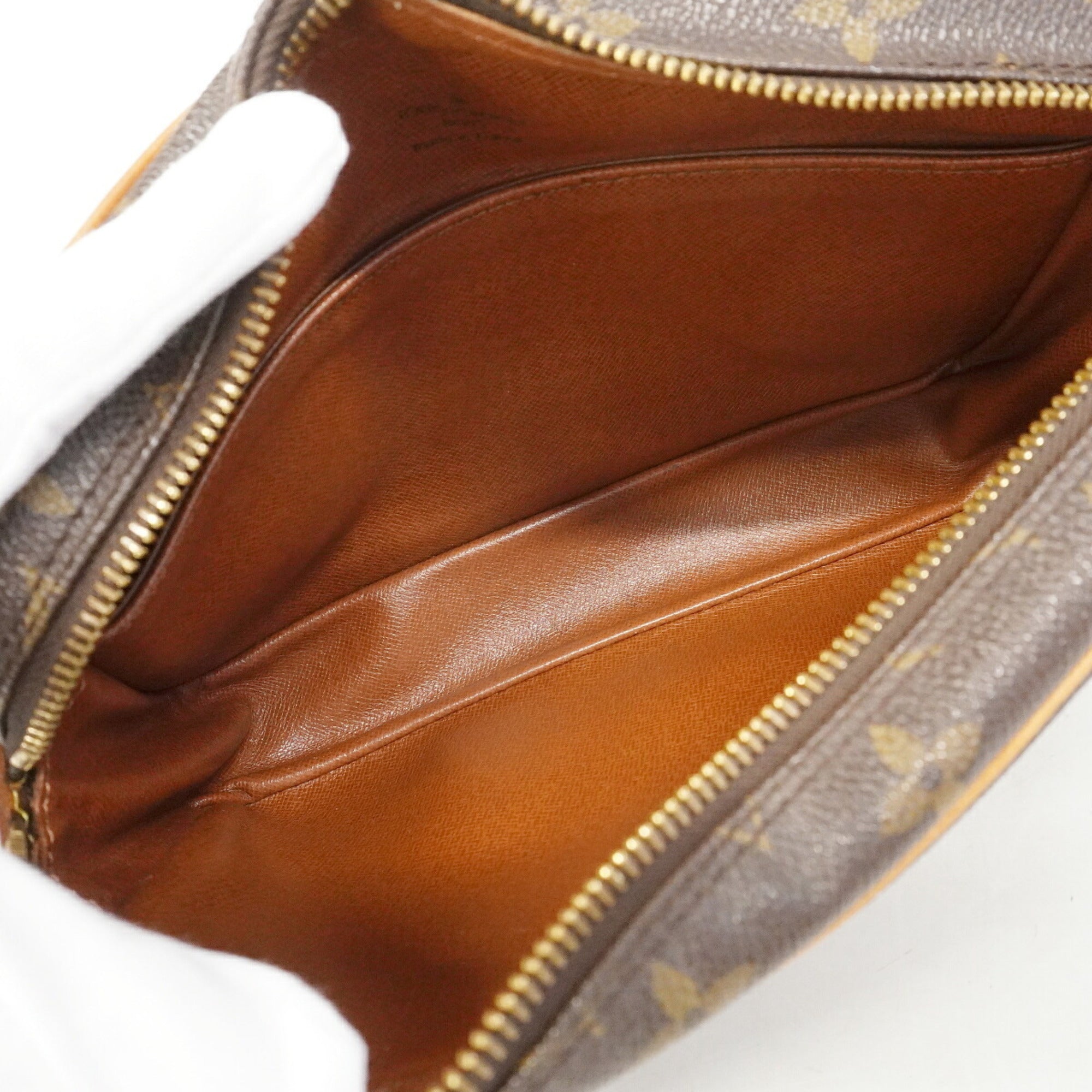 Louis Vuitton Brown Clutch Bag (Pre-Owned)