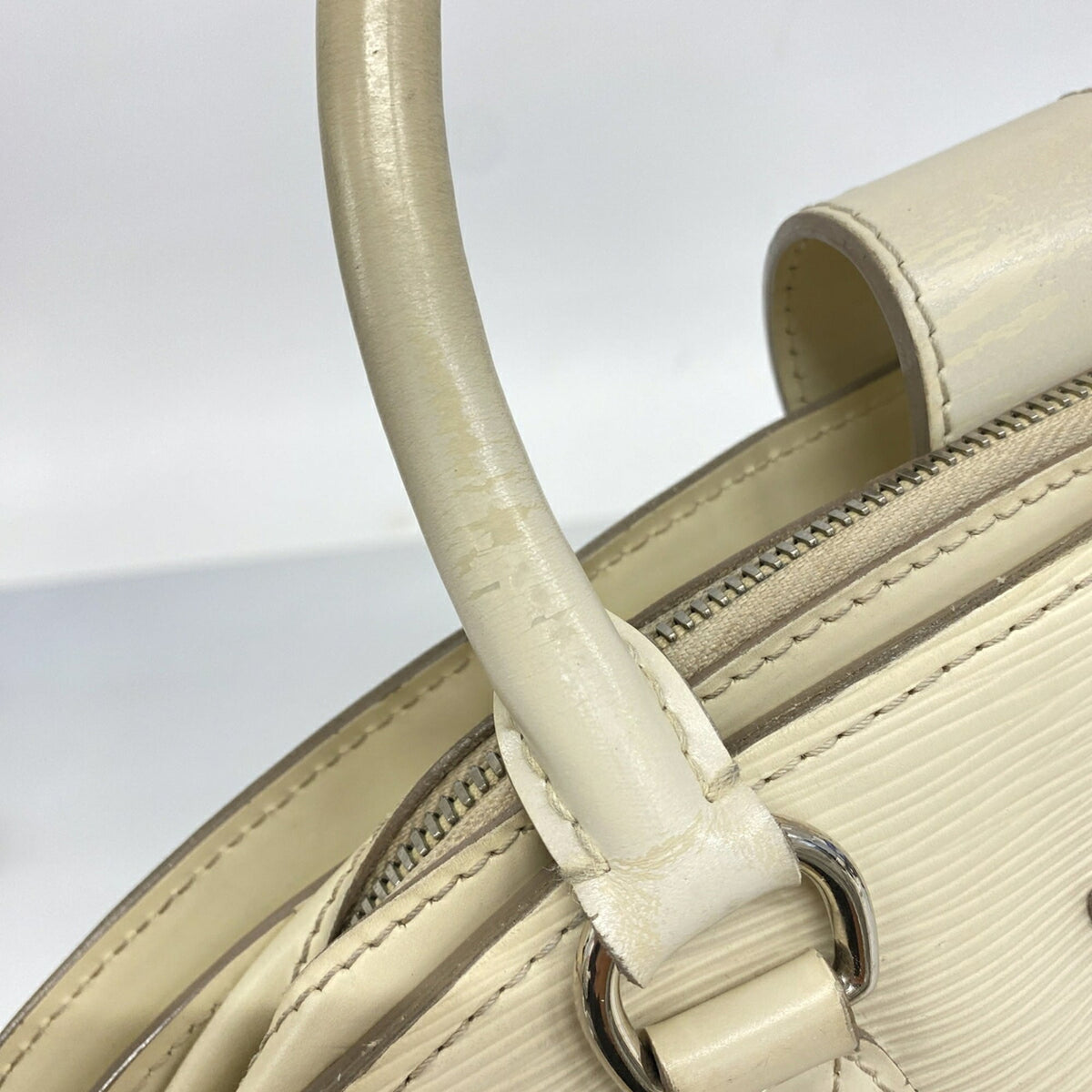 Louis Vuitton Lv Off White Handbag (Pre-Owned)