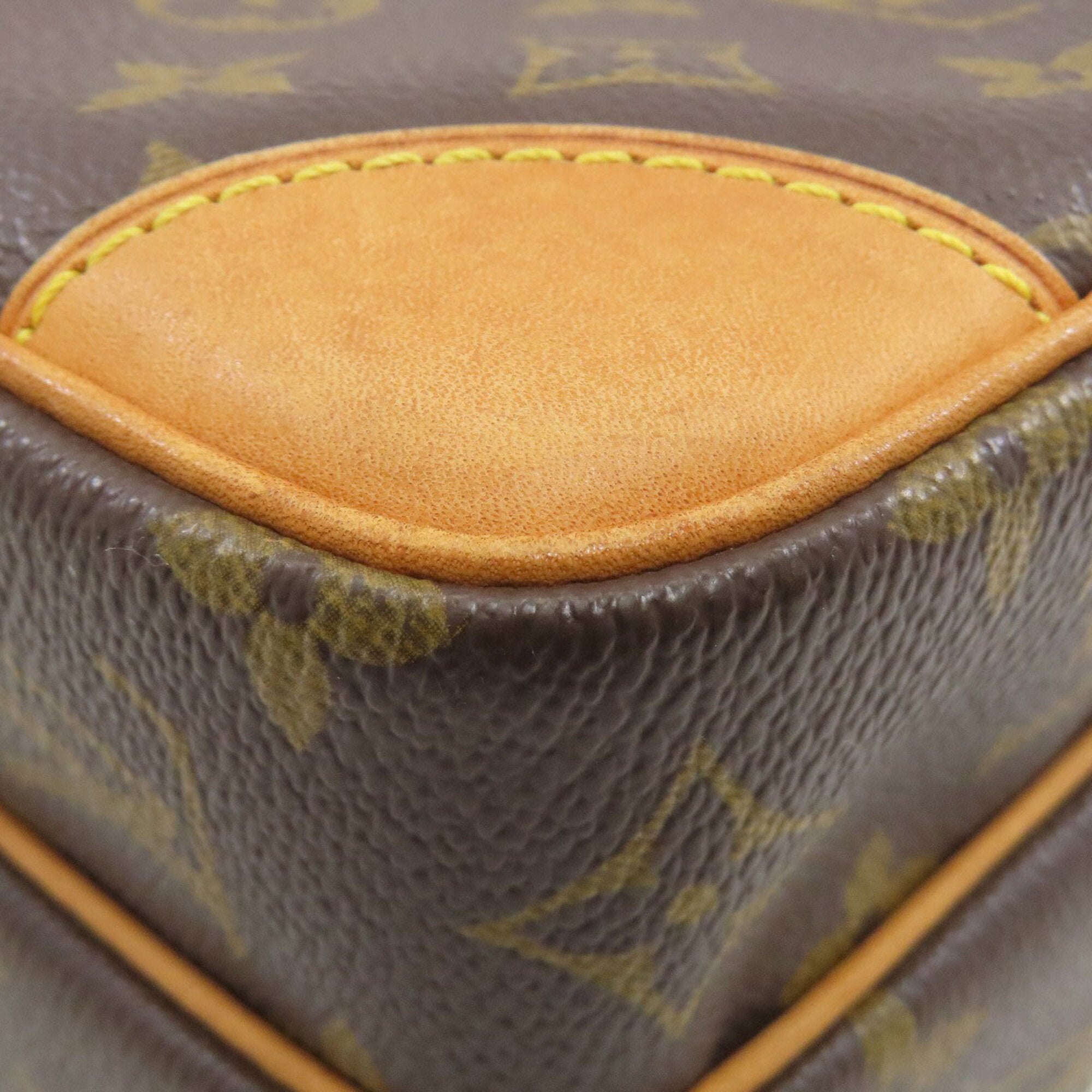 Louis Vuitton Monogram Monogram Canvas Shoulder Bag (Pre-Owned)