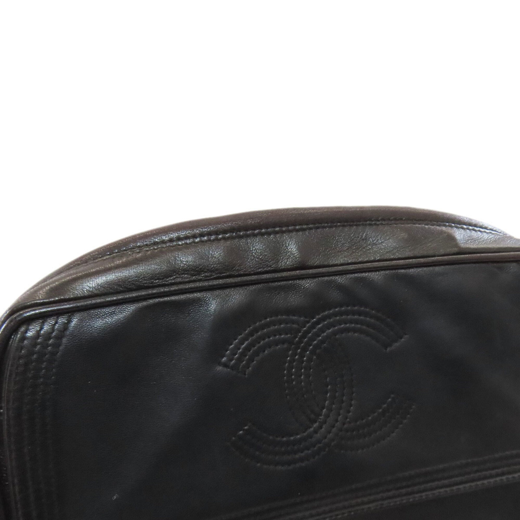 Chanel Black Leather Shoulder Bag (Pre-Owned)