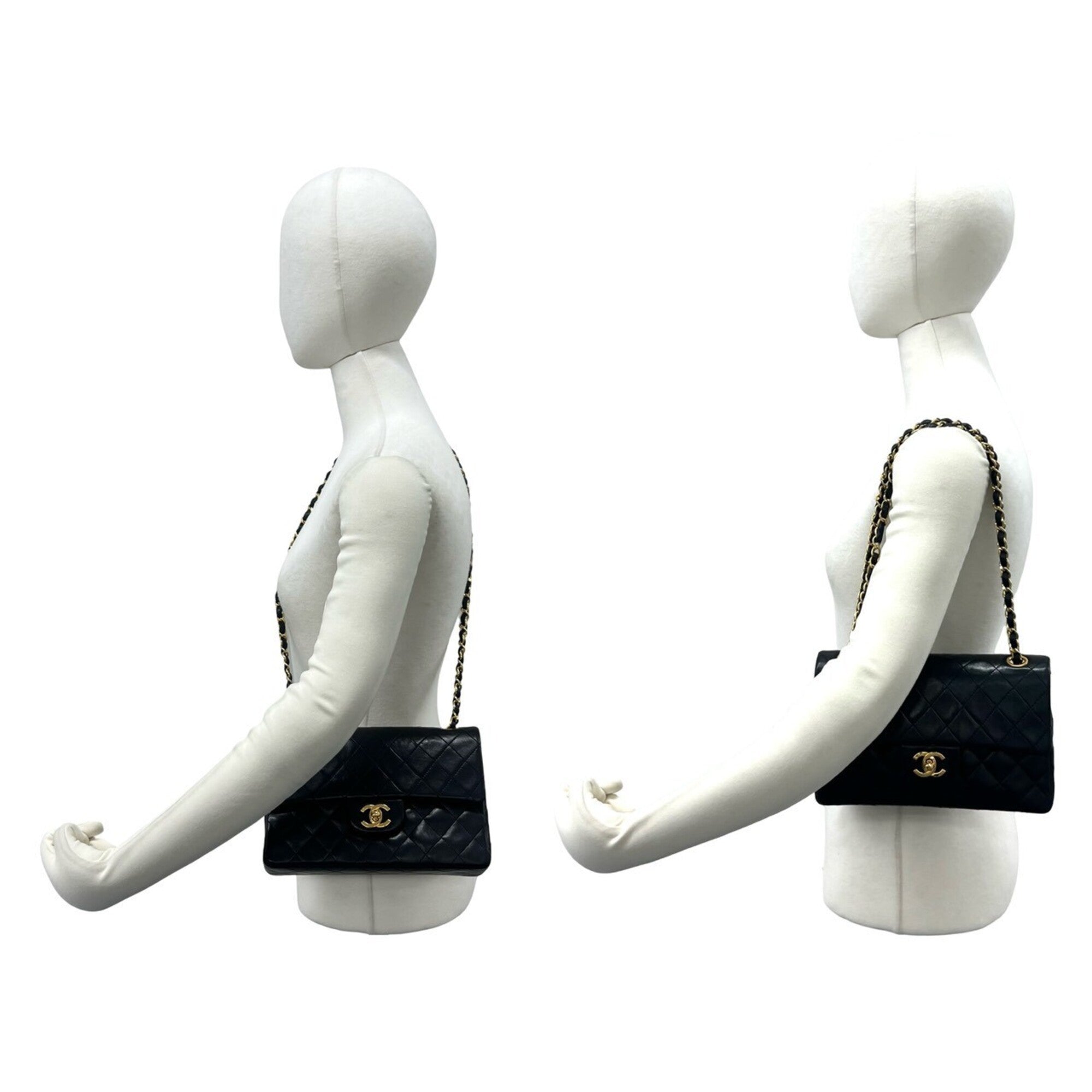 Chanel Black Leather Shoulder Bag (Pre-Owned)