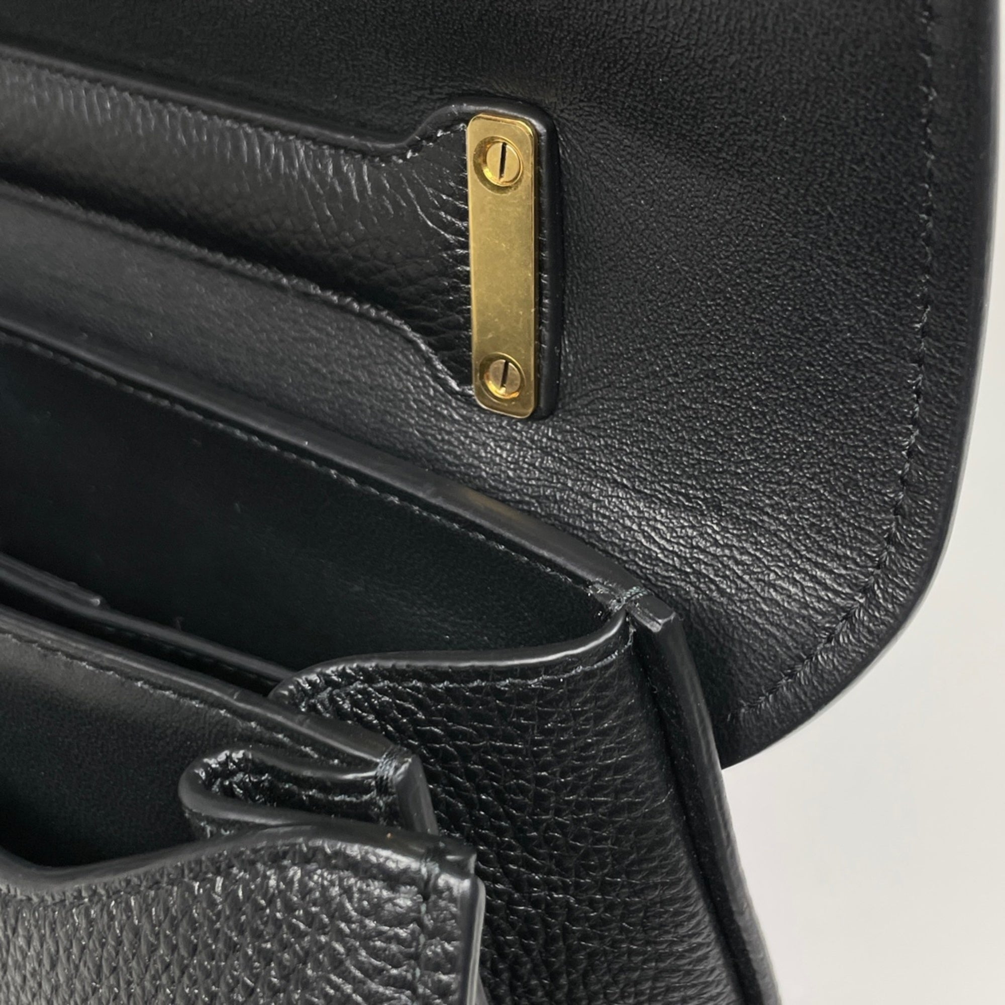 Salvatore Ferragamo Gancini Black Leather Handbag Shoulder Bag (Pre-Owned)