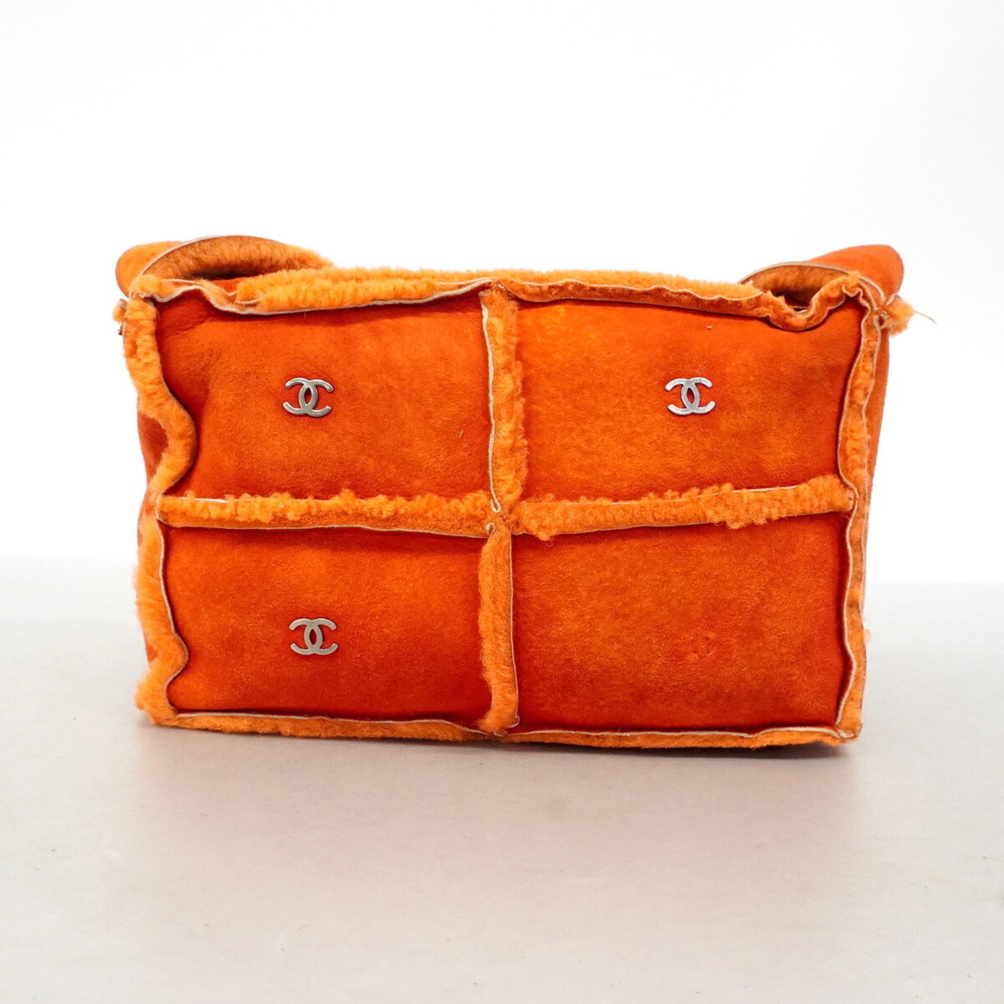 Chanel Orange Shoulder Bag (Pre-Owned)