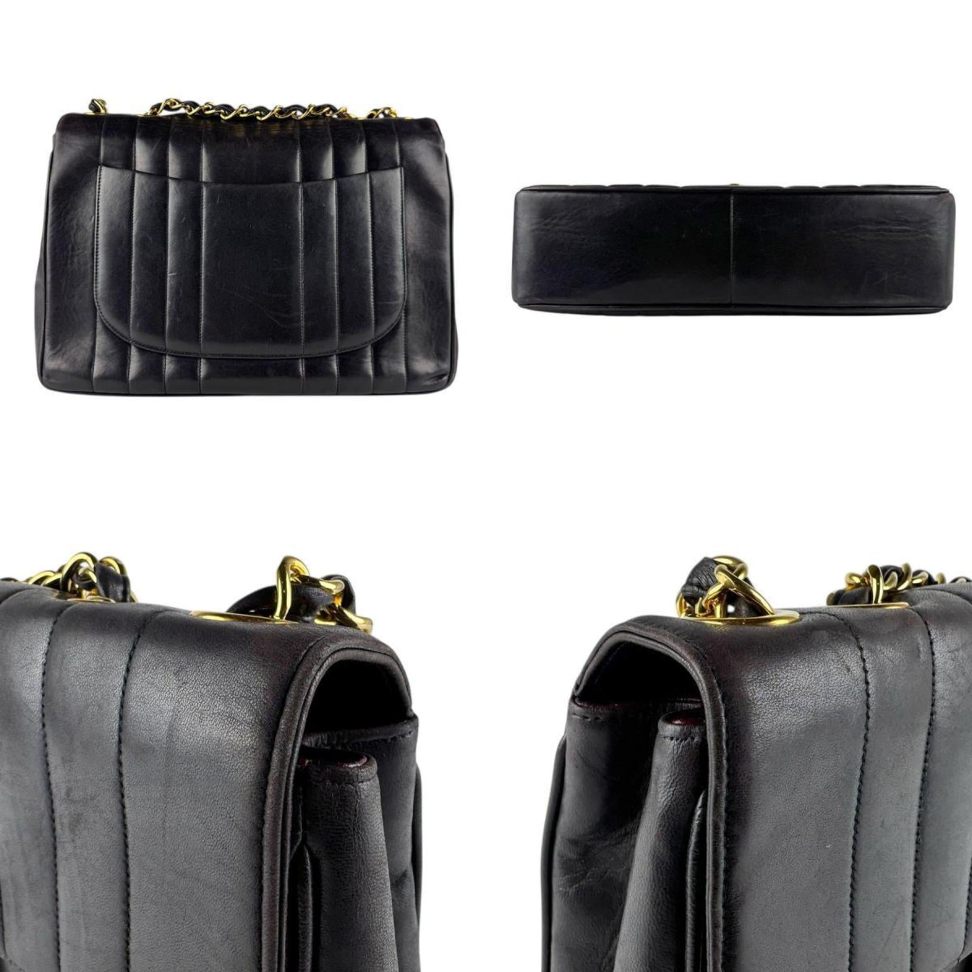 Chanel Black Leather Shoulder Bag (Pre-Owned)