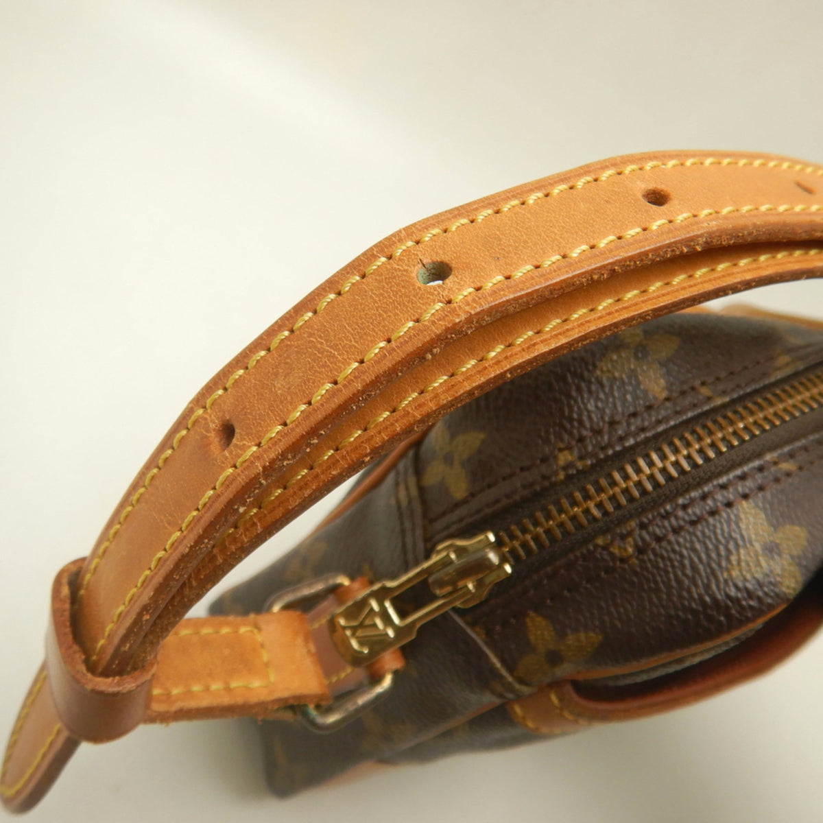Louis Vuitton Brown Monogram Monogram Shoulder Bag (Pre-Owned)