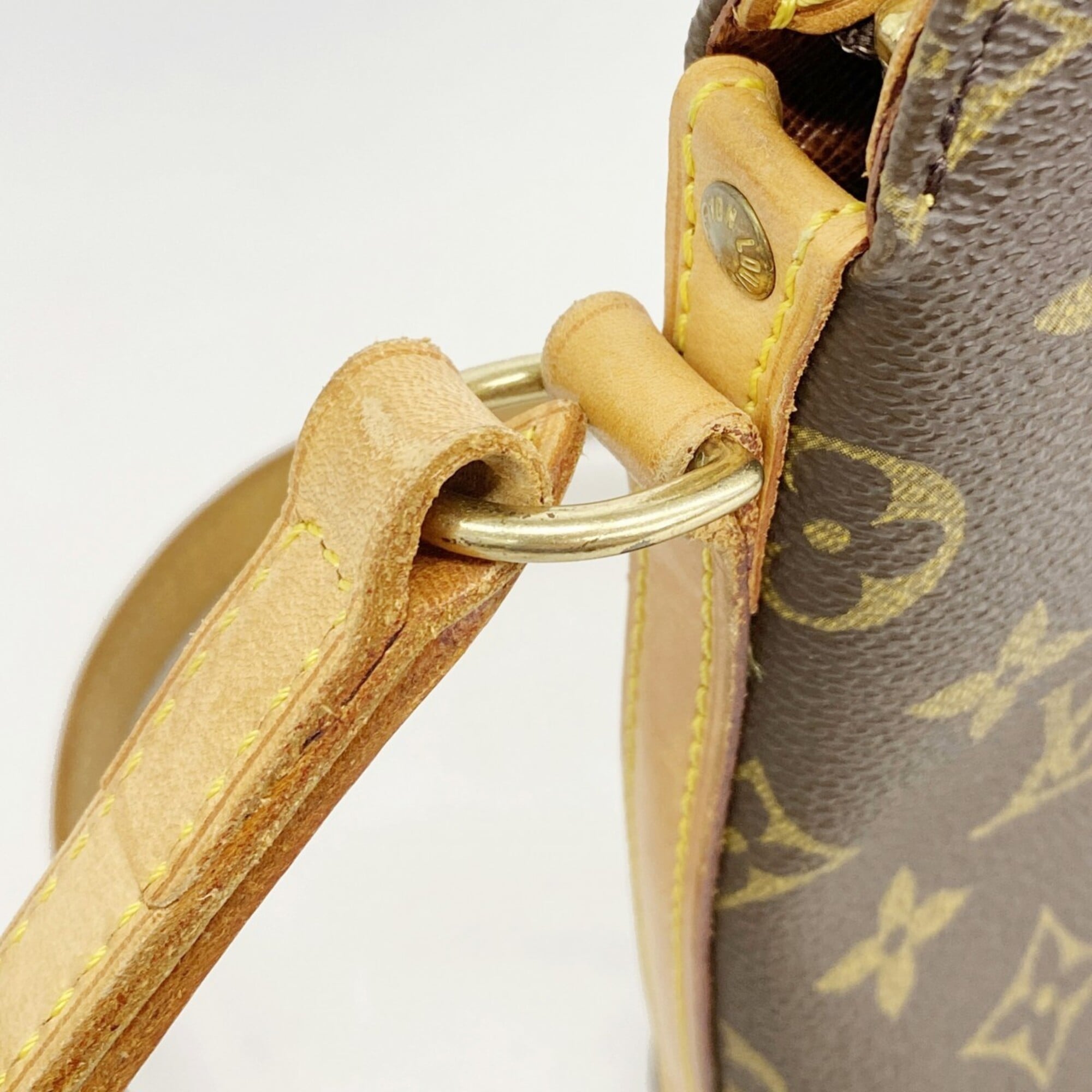 Louis Vuitton Brown Shoulder Bag (Pre-Owned)
