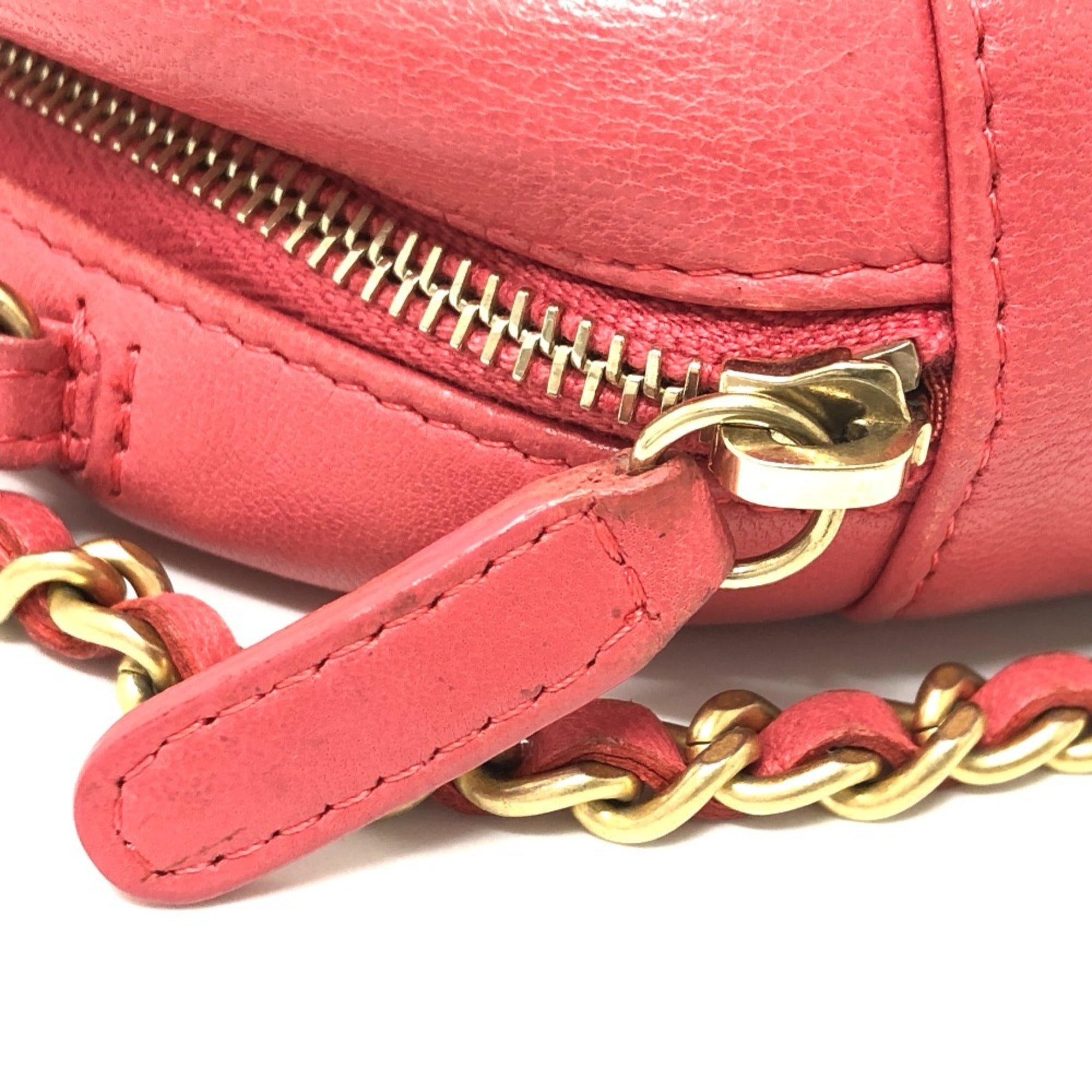 Chanel Pink Leather Pochette Shoulder Bag (Pre-Owned)