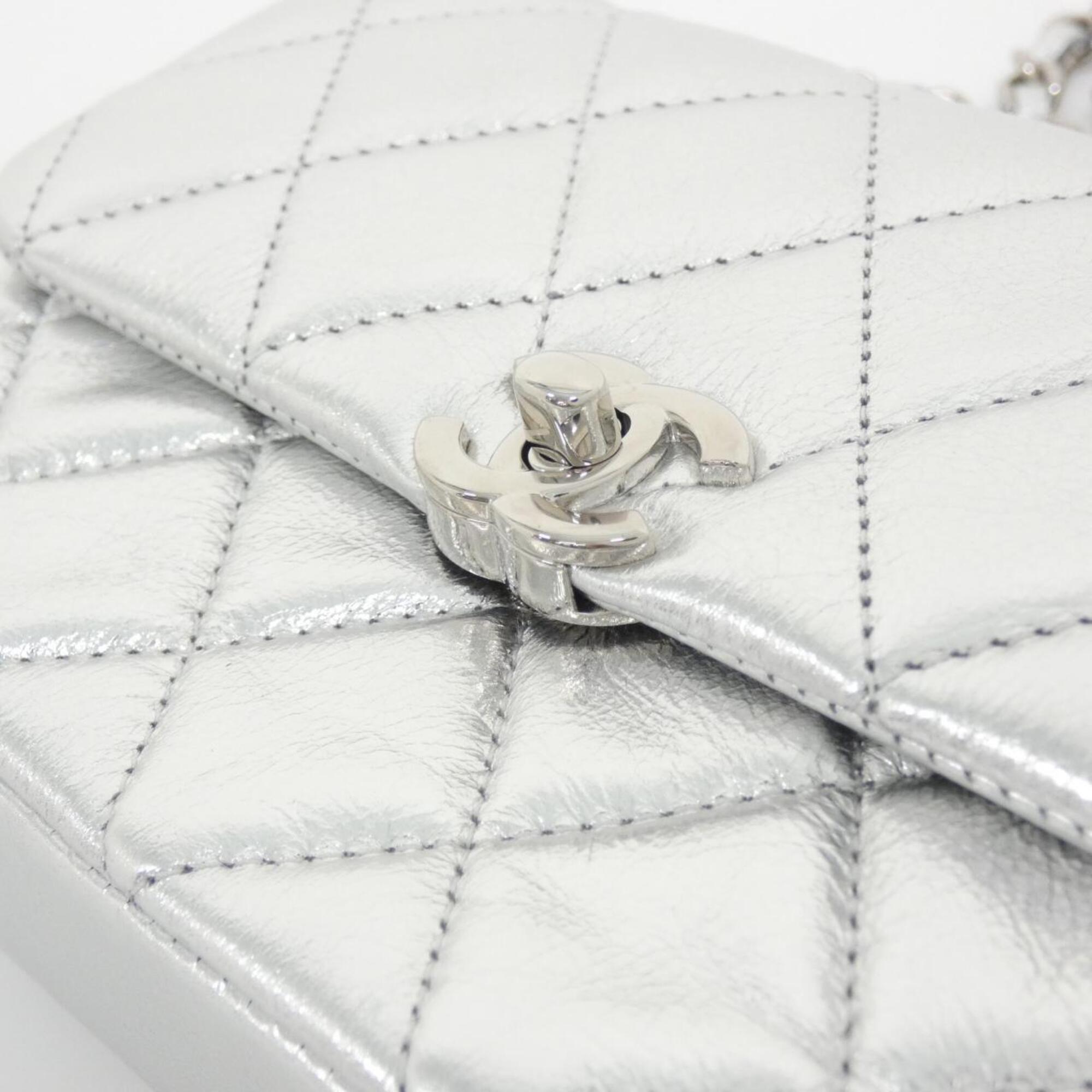 Chanel Silver Leather Handbag Shoulder Bag (Pre-Owned)