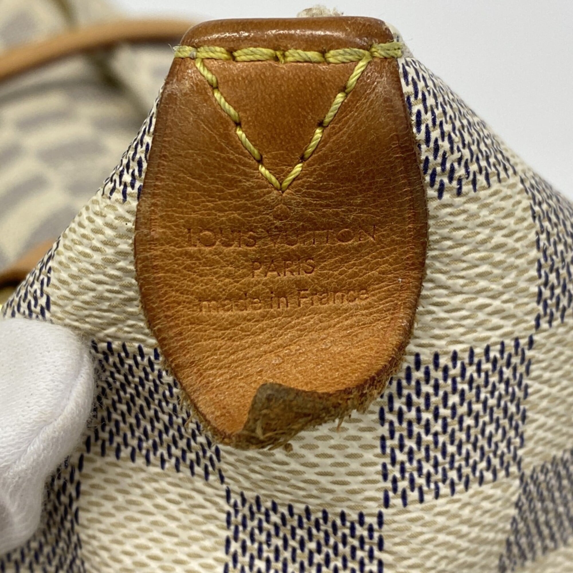 Louis Vuitton White Tote Bag (Pre-Owned)