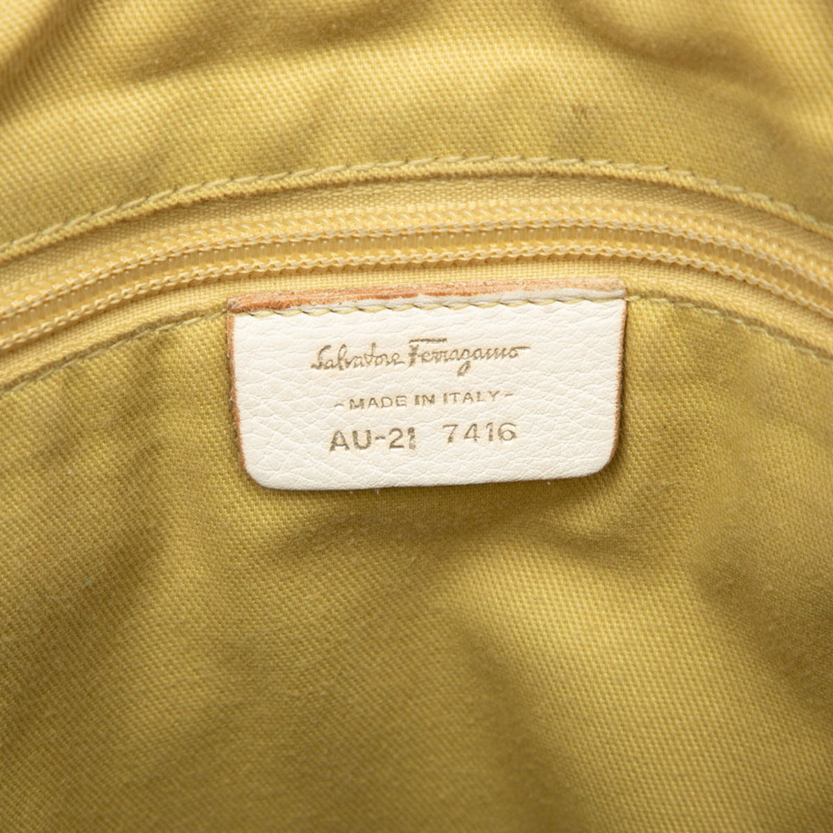 Salvatore Ferragamo Gancini White Leather Shoulder Bag Tote Bag (Pre-Owned)