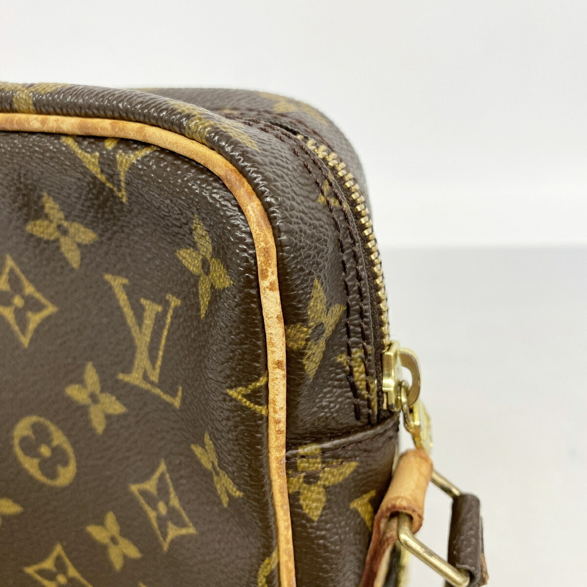 Louis Vuitton Brown Shoulder Bag (Pre-Owned)