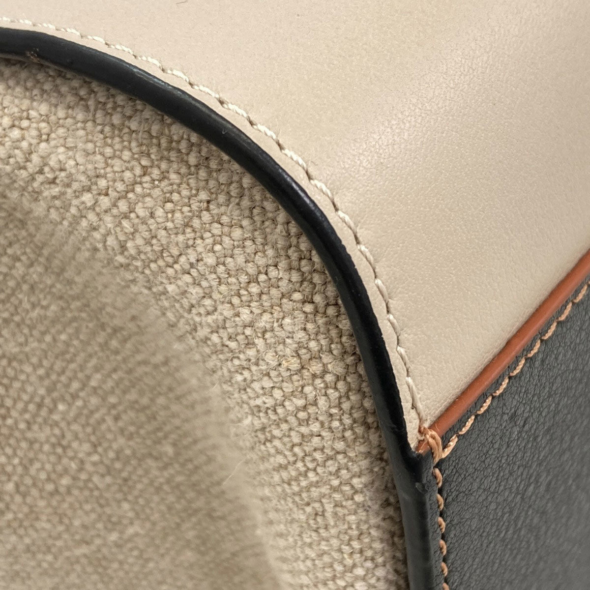 Loewe Beige Black Leather Handbag (Pre-Owned)