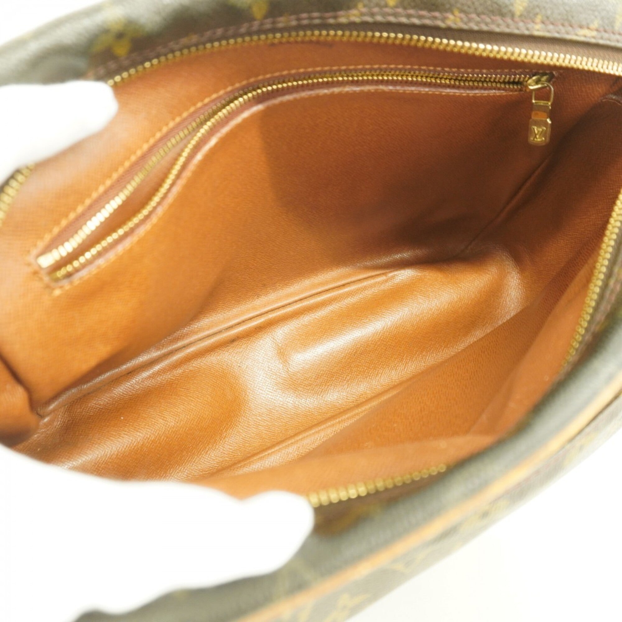 Louis Vuitton Brown Shoulder Bag (Pre-Owned)