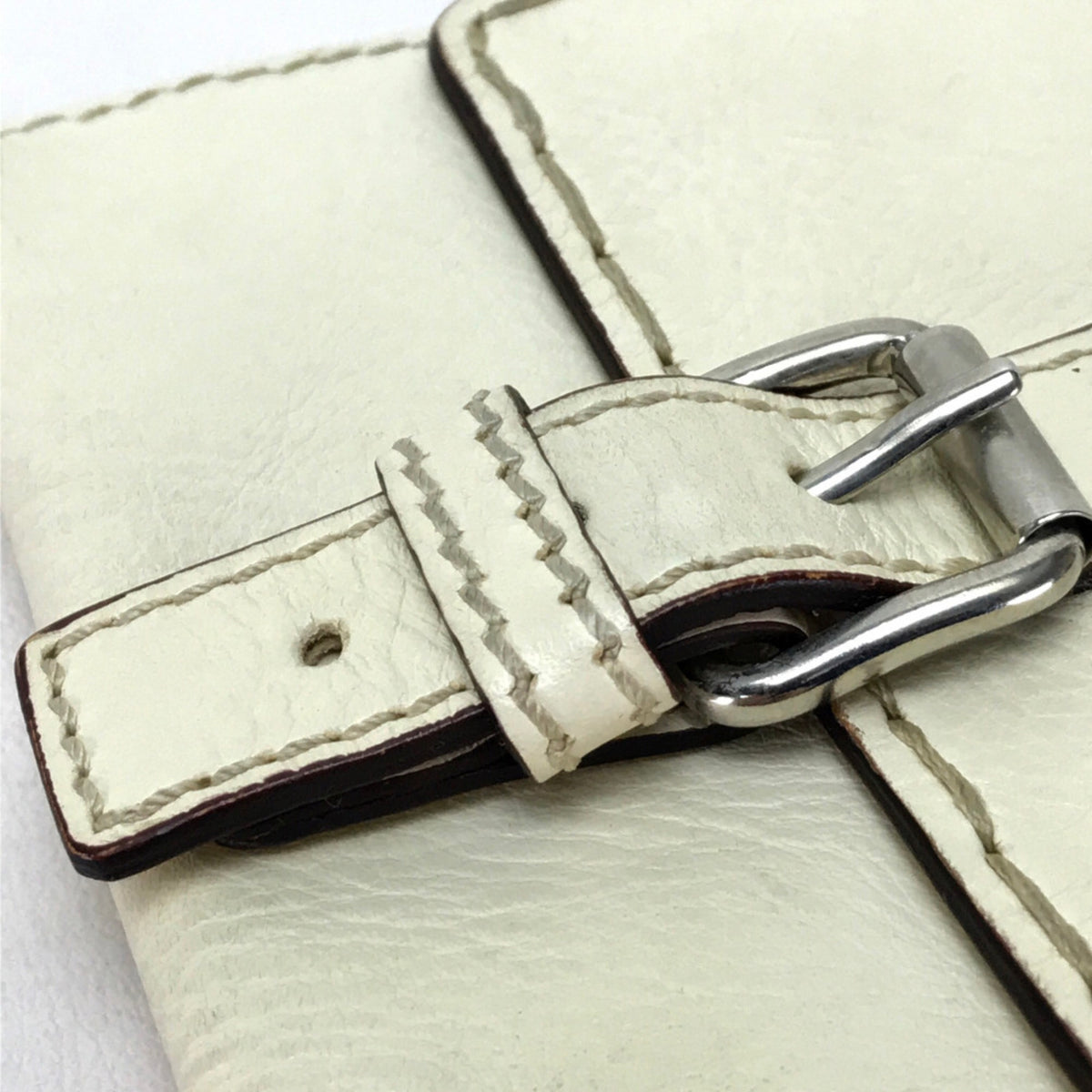 Chloé Beige Leather Wallet (Bi-Fold) (Pre-Owned)