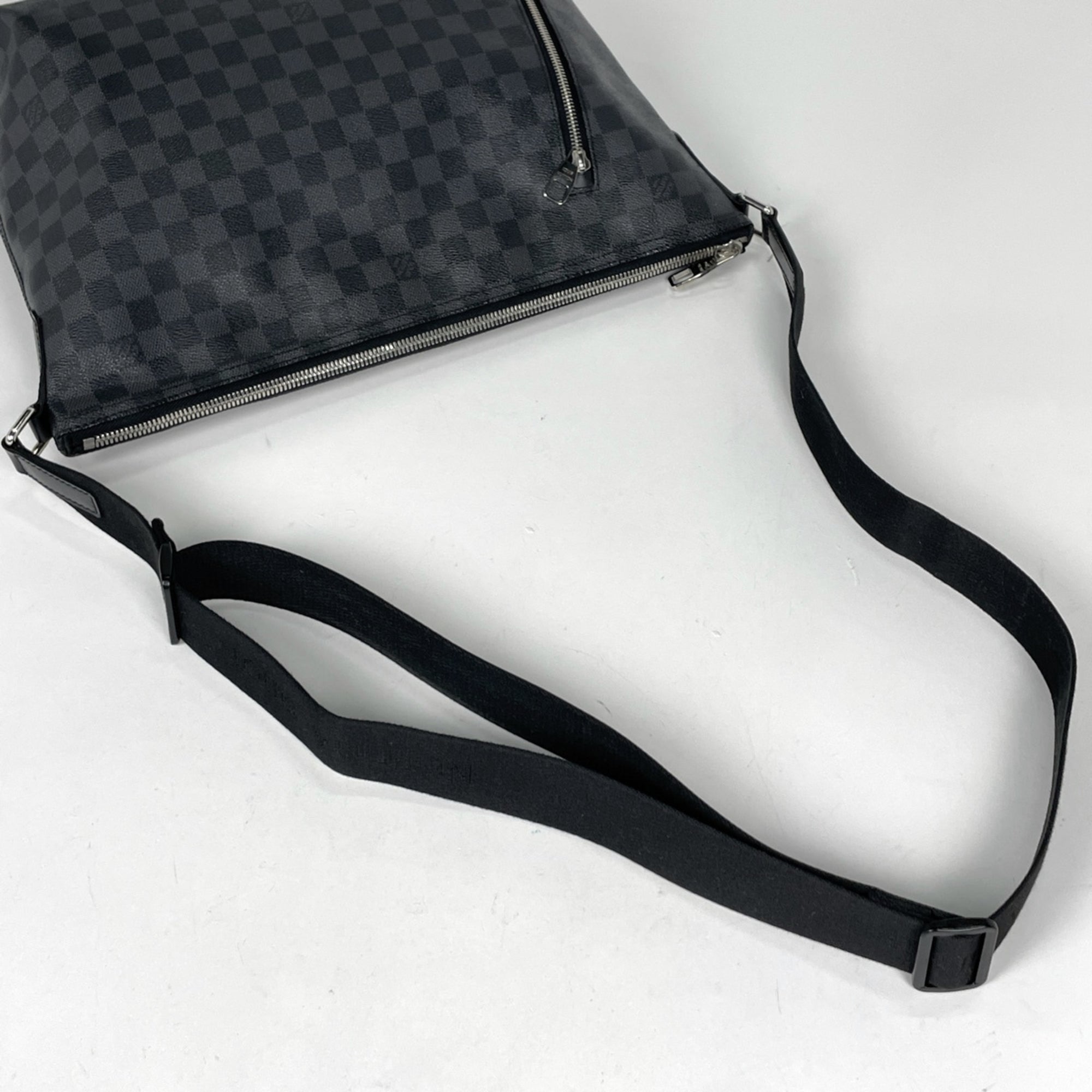 Louis Vuitton Black Damier Graphite Shoulder Bag (Pre-Owned)