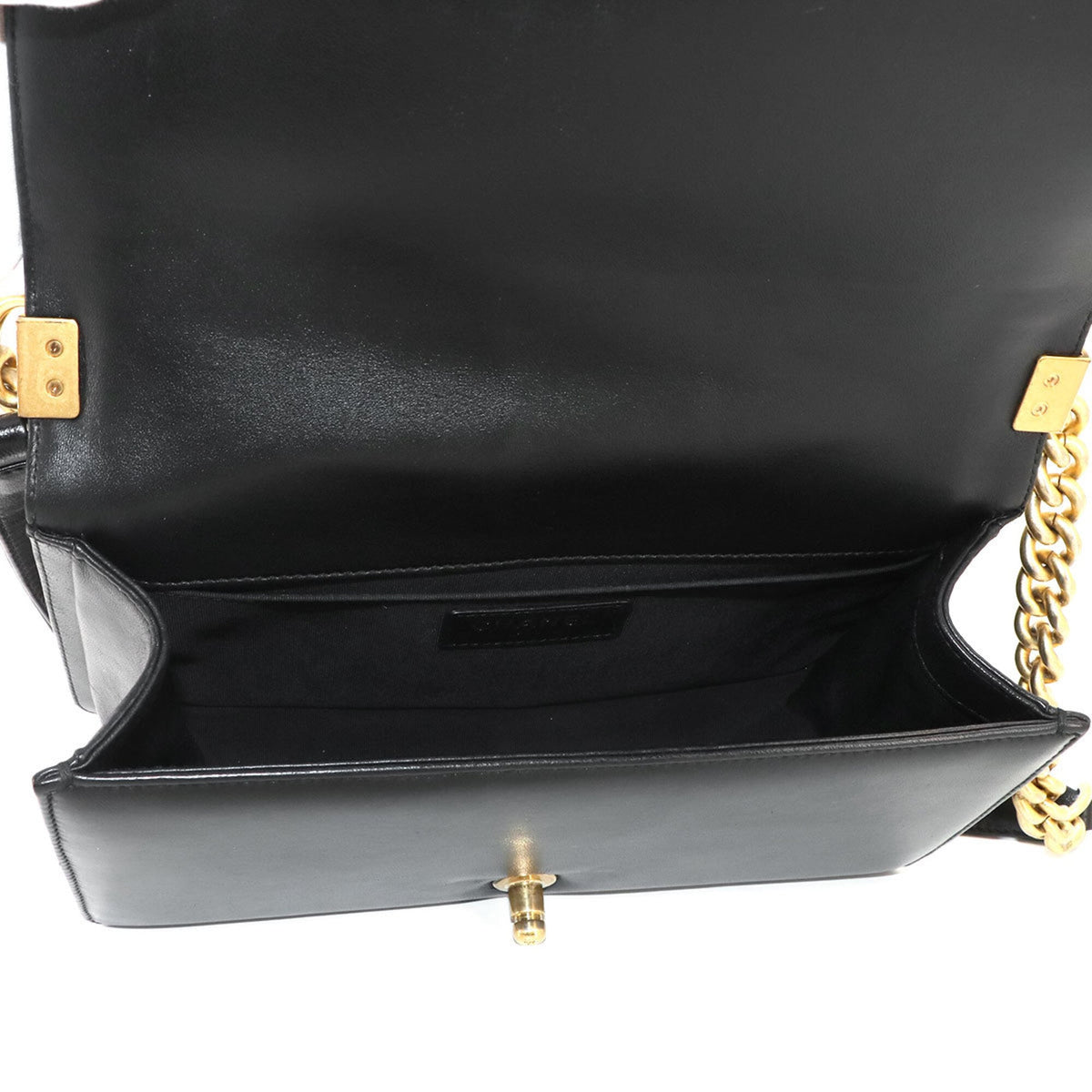 Chanel Boy Chanel Black Leather Handbag Shoulder Bag (Pre-Owned)