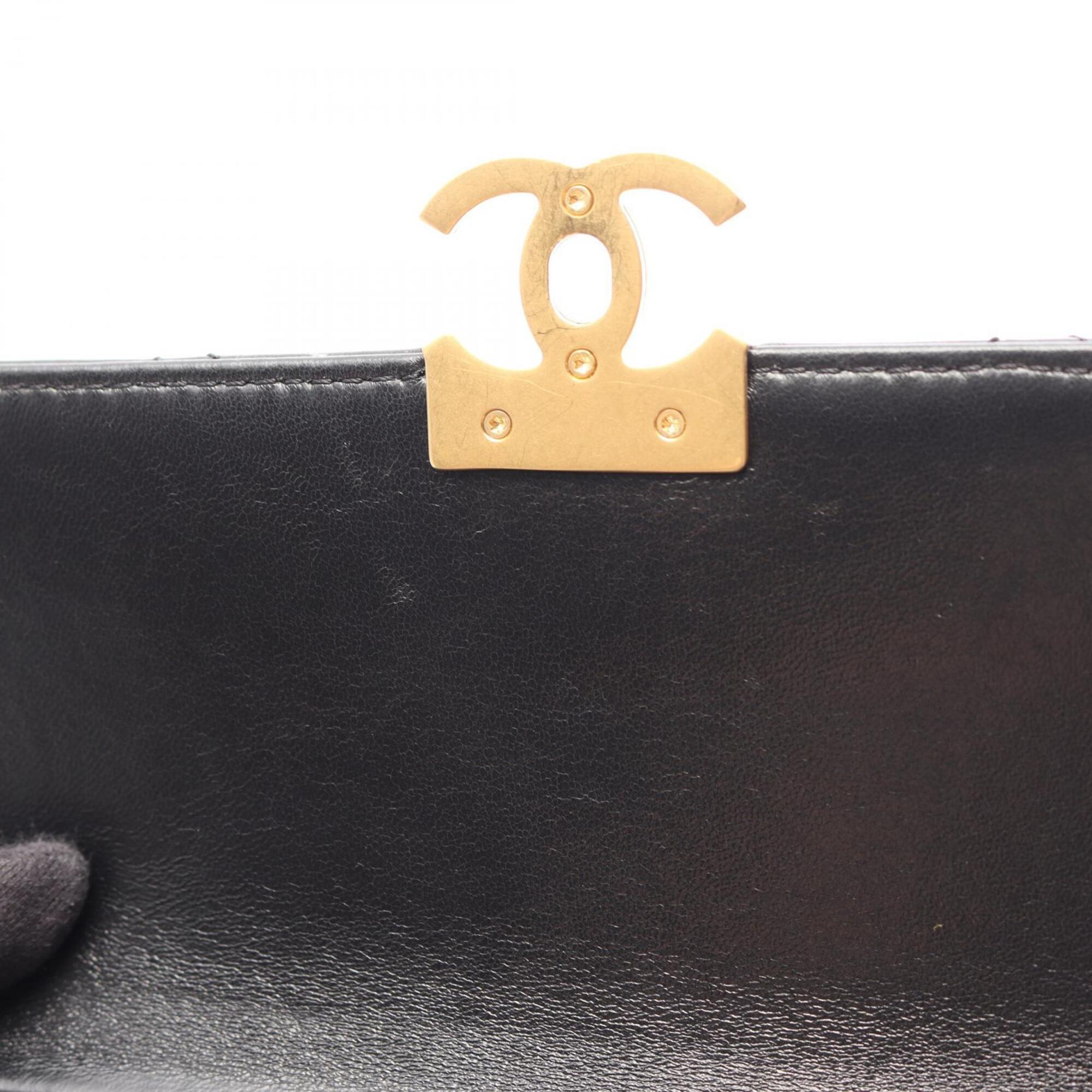 Chanel Black Leather Shoulder Bag (Pre-Owned)