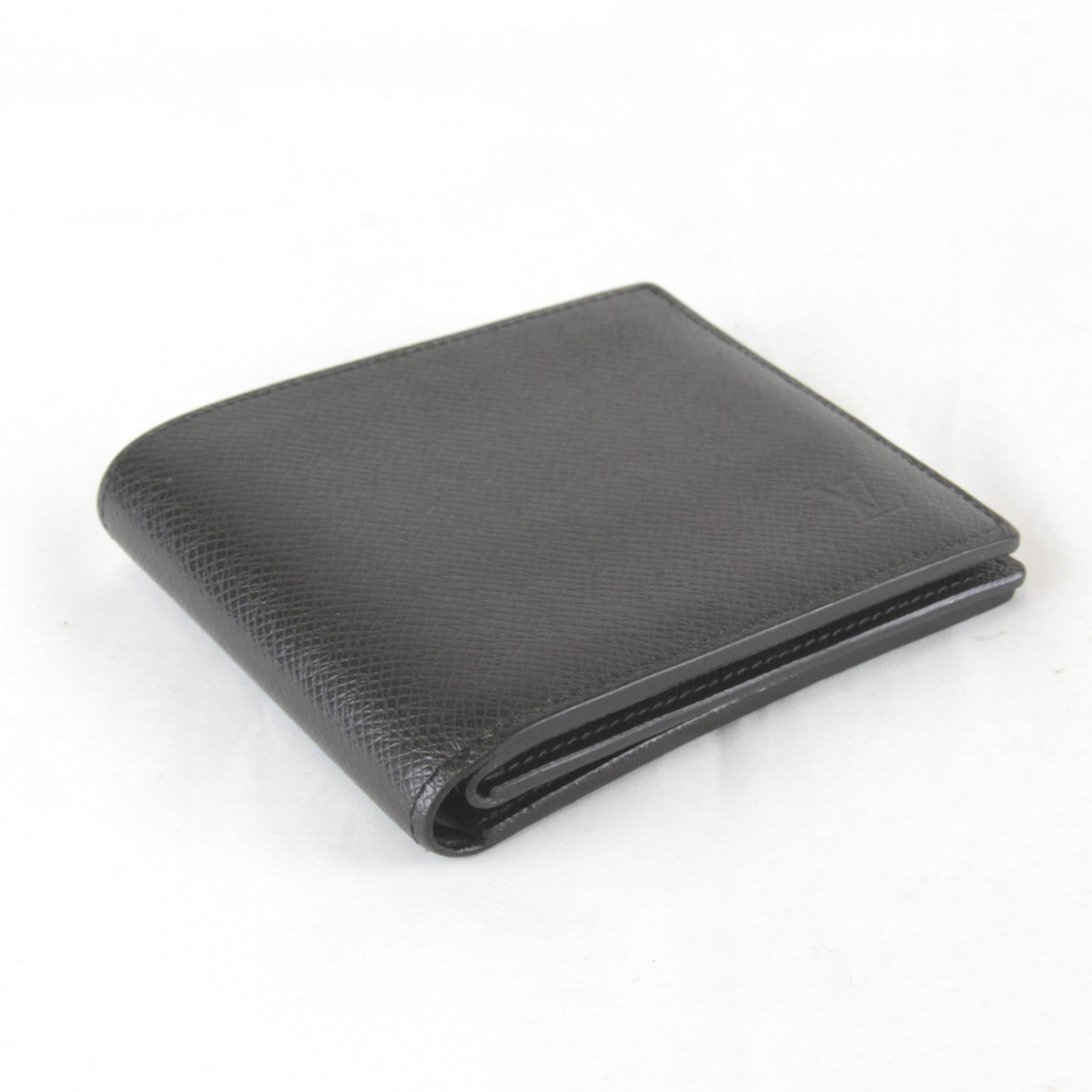 Louis Vuitton Taiga Black Taiga Leather Wallet (Bi-Fold) (Pre-Owned)