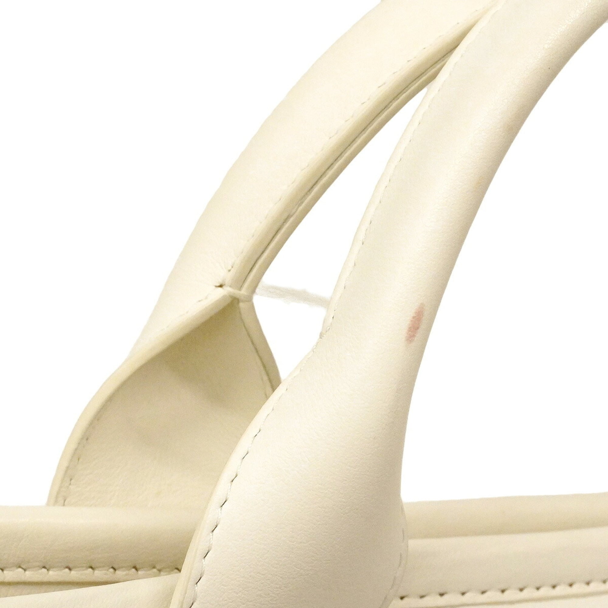 Chanel White Leather Tote Bag (Pre-Owned)