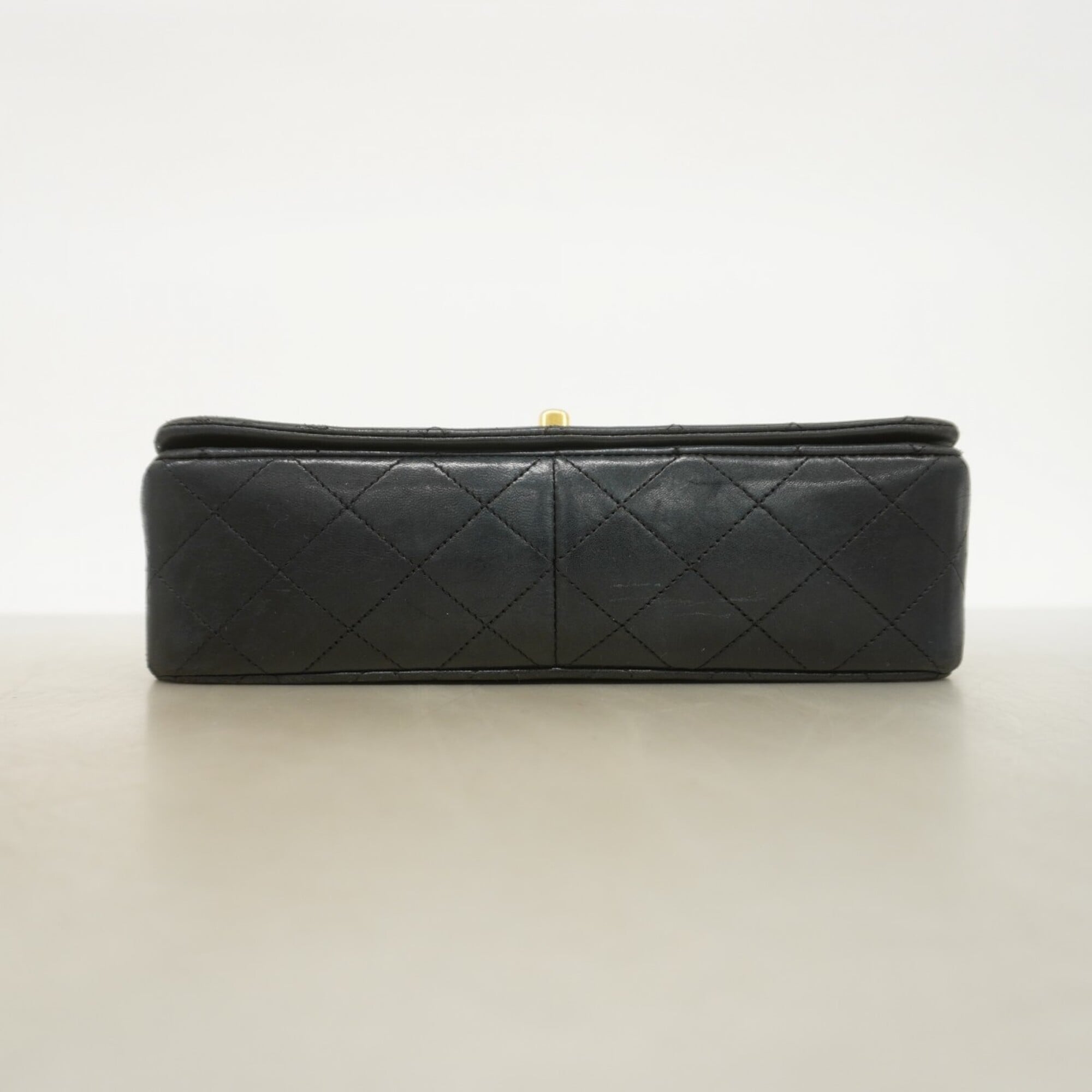 Chanel Black Leather Shoulder Bag (Pre-Owned)