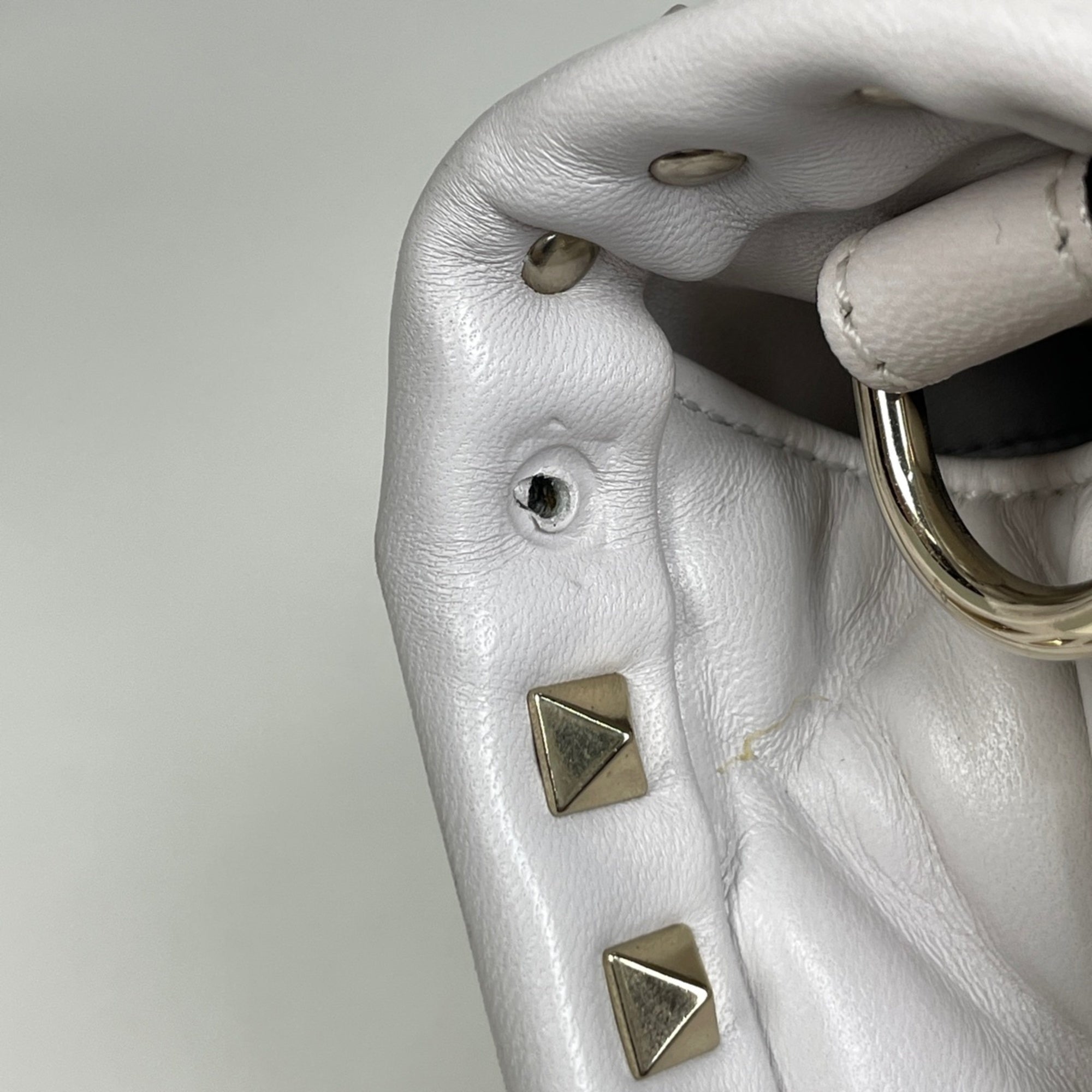 Valentino Garavani White Leather Handbag (Pre-Owned)