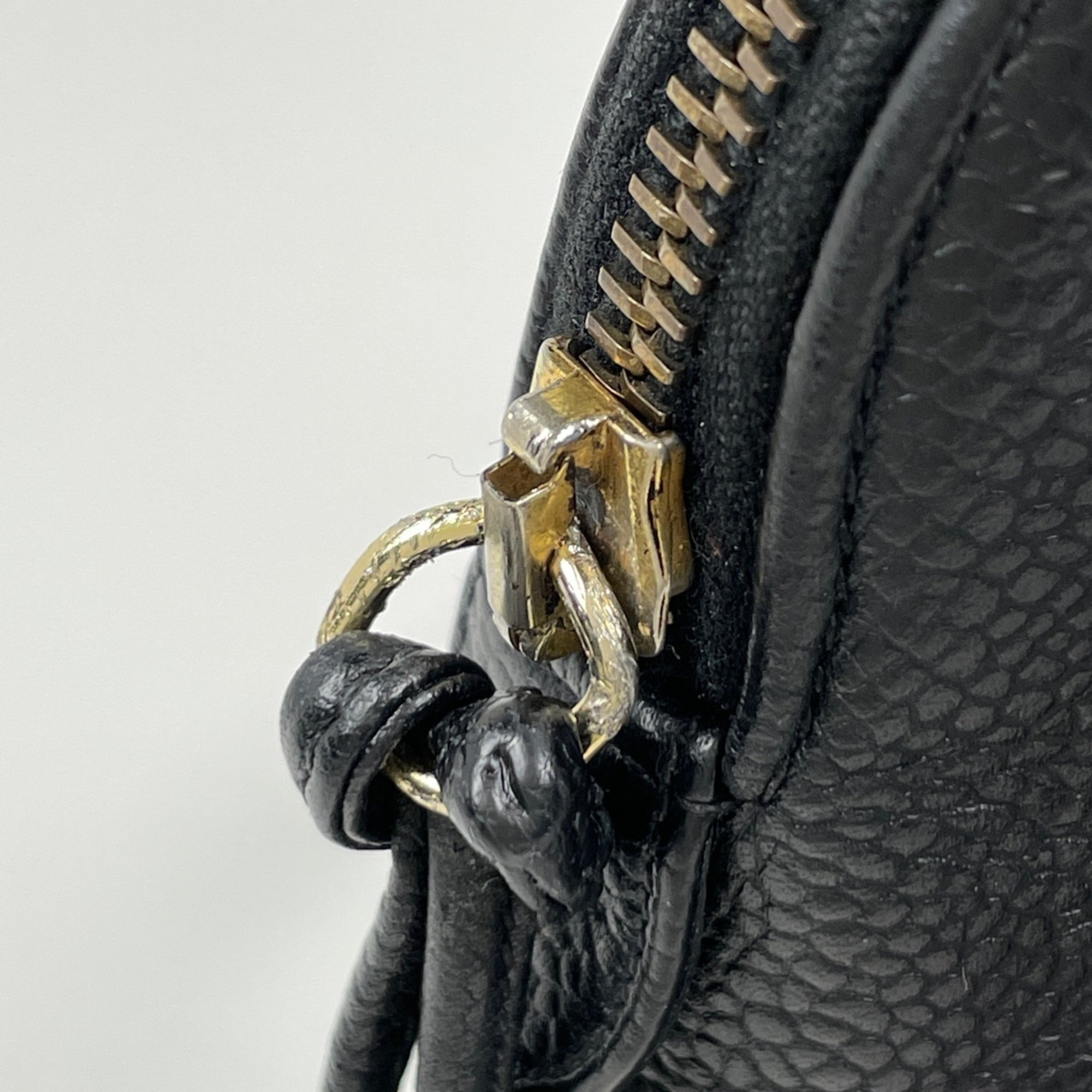 Chanel Black Grained Calfskin Shoulder Bag (Pre-Owned)
