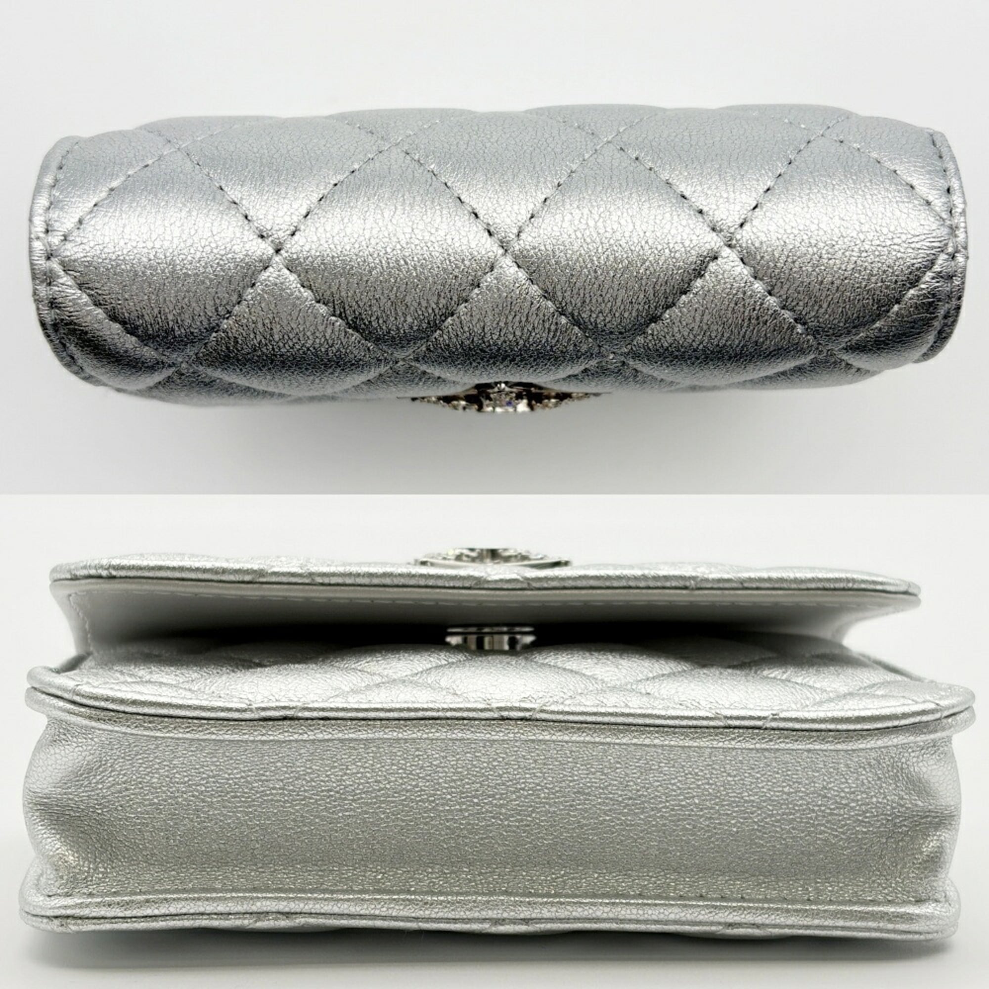 Chanel Matelasse Silver Leather Shoulder Bag (Pre-Owned)