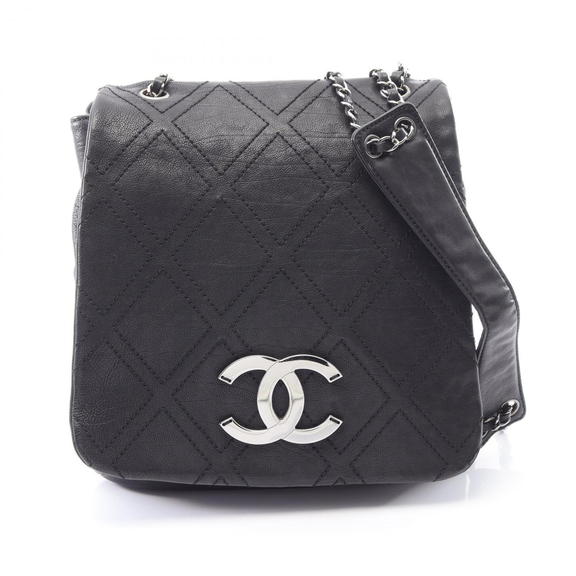 Chanel Black Leather Shoulder Bag (Pre-Owned)