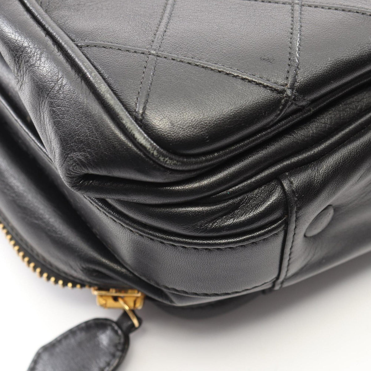 Chanel Black Leather Handbag (Pre-Owned)
