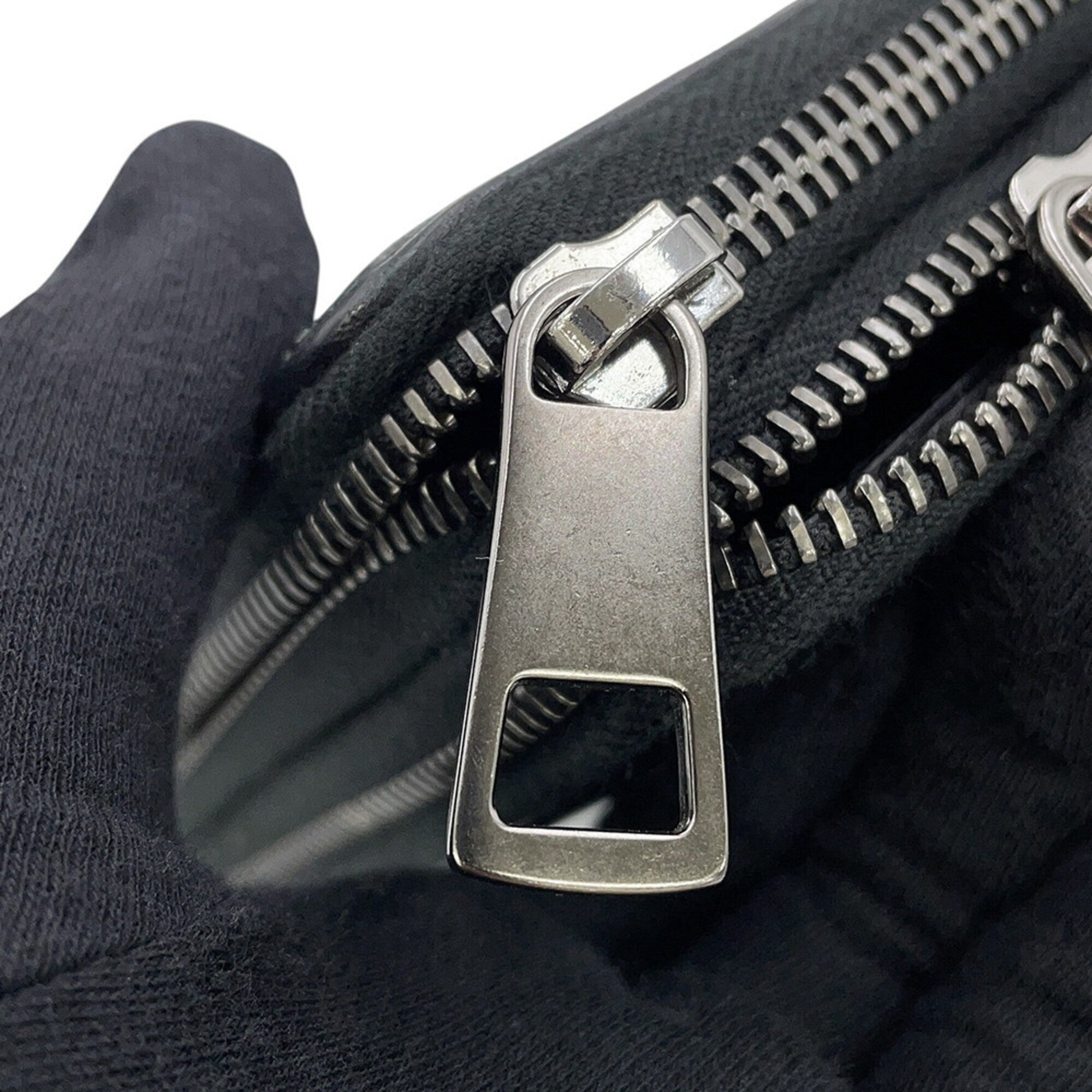 Gucci Black Gg Supreme Clutch Bag Handbag (Pre-Owned)
