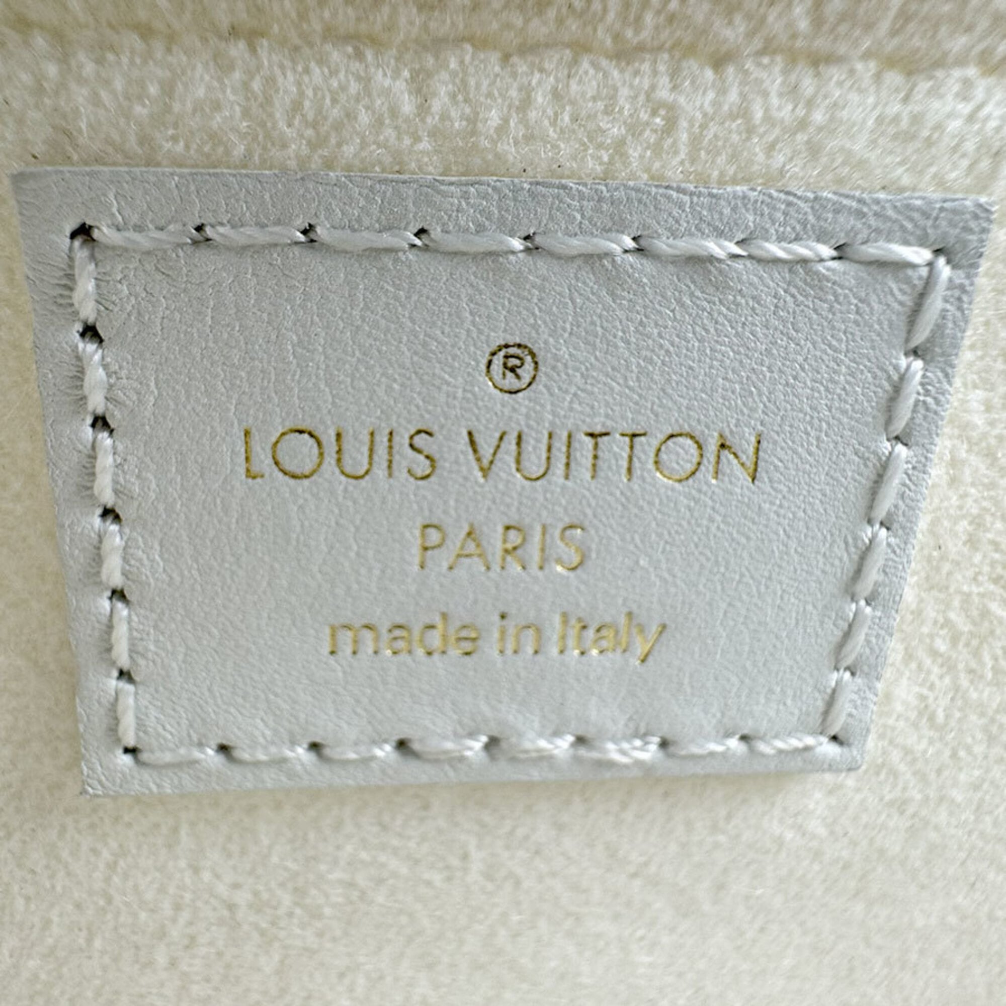 Louis Vuitton Light Gray White Leather Shoulder Bag (Pre-Owned)