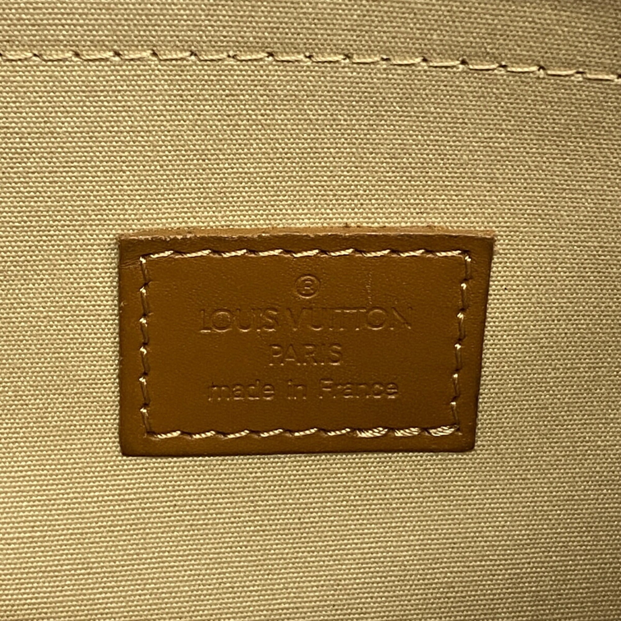 Louis Vuitton Beige Shoulder Bag (Pre-Owned)