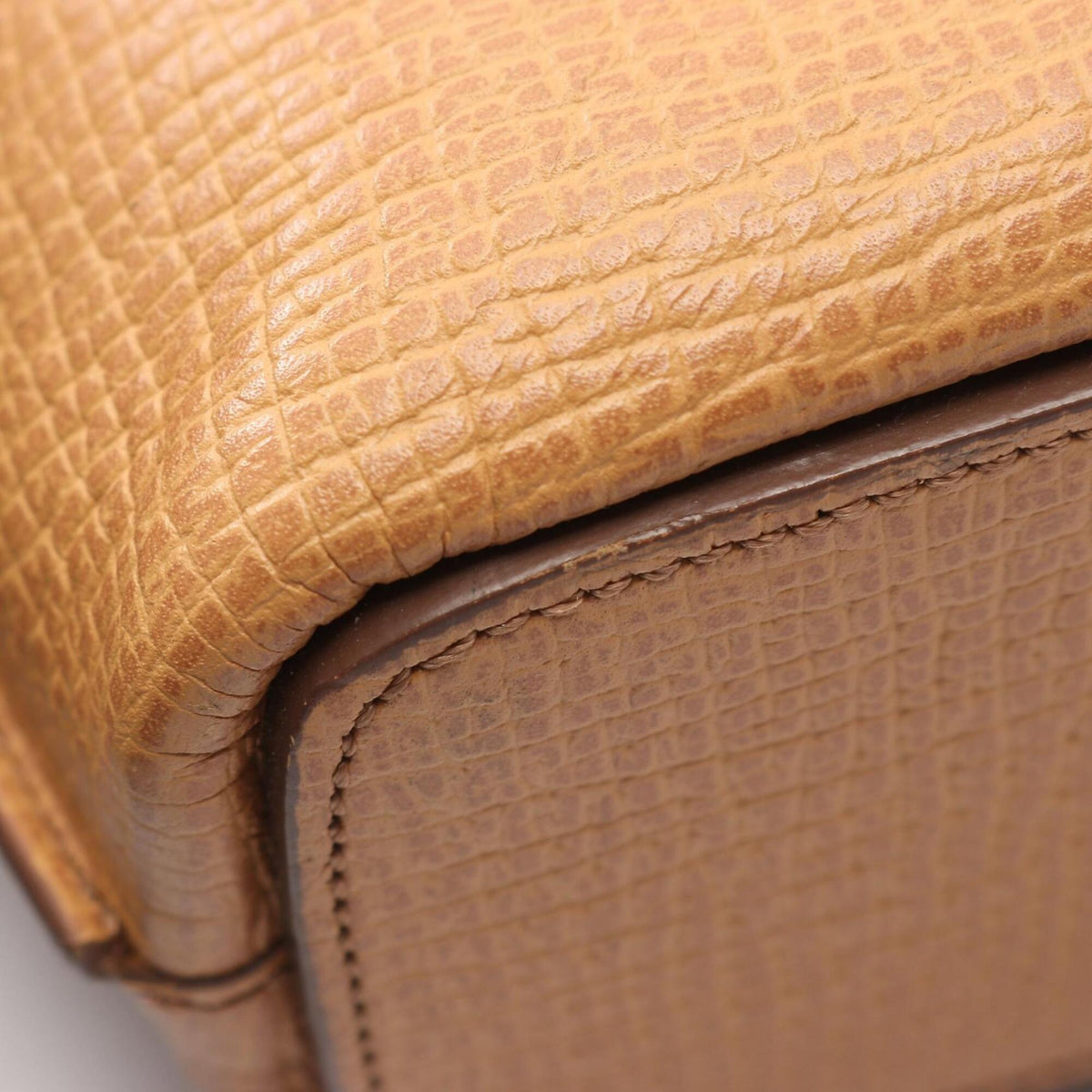Loewe Beige Leather Handbag (Pre-Owned)