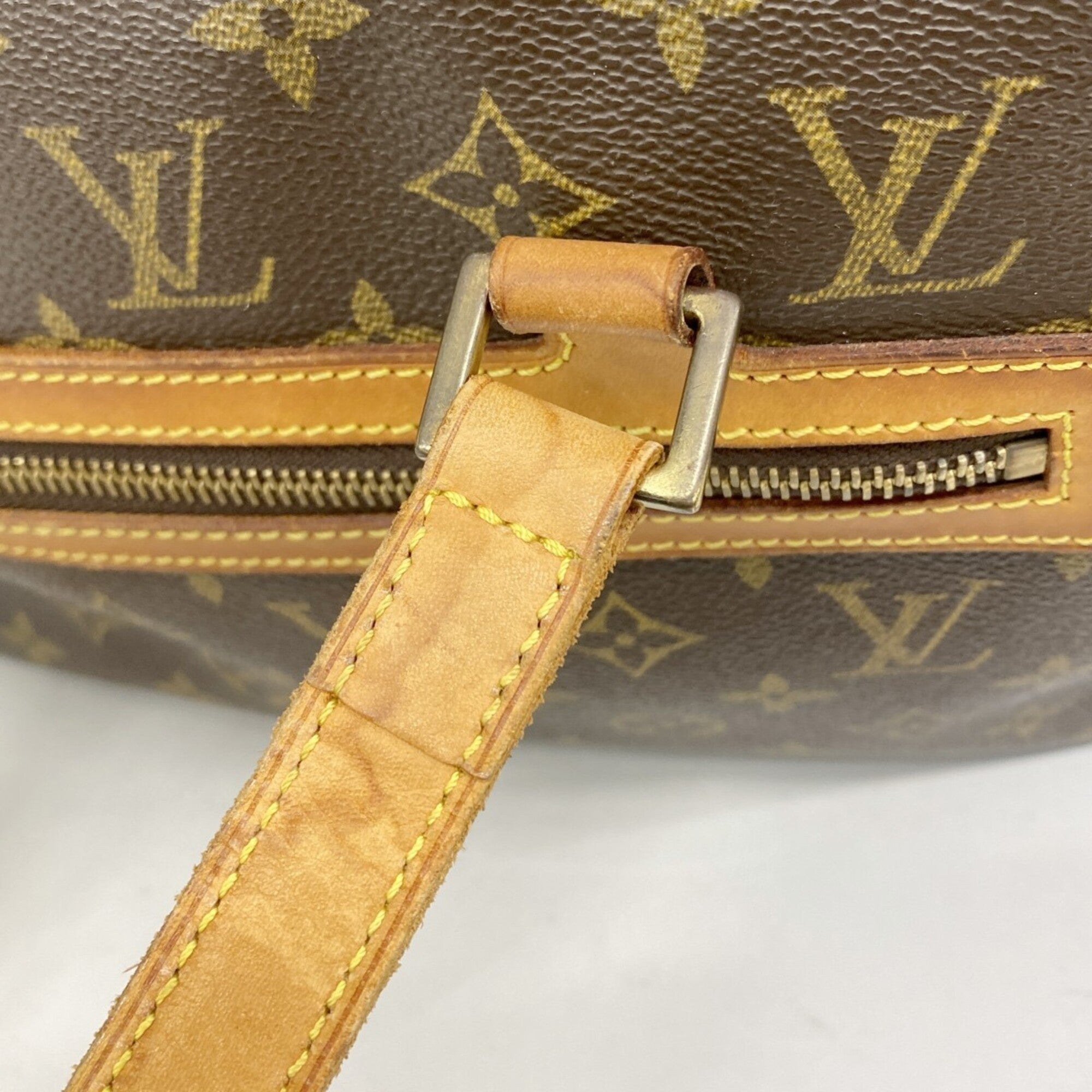 Louis Vuitton Brown Shoulder Bag (Pre-Owned)