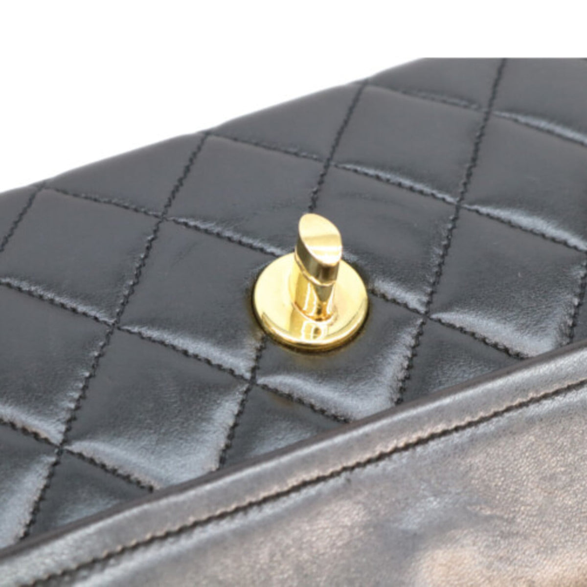 Chanel Black Leather Shoulder Bag (Pre-Owned)