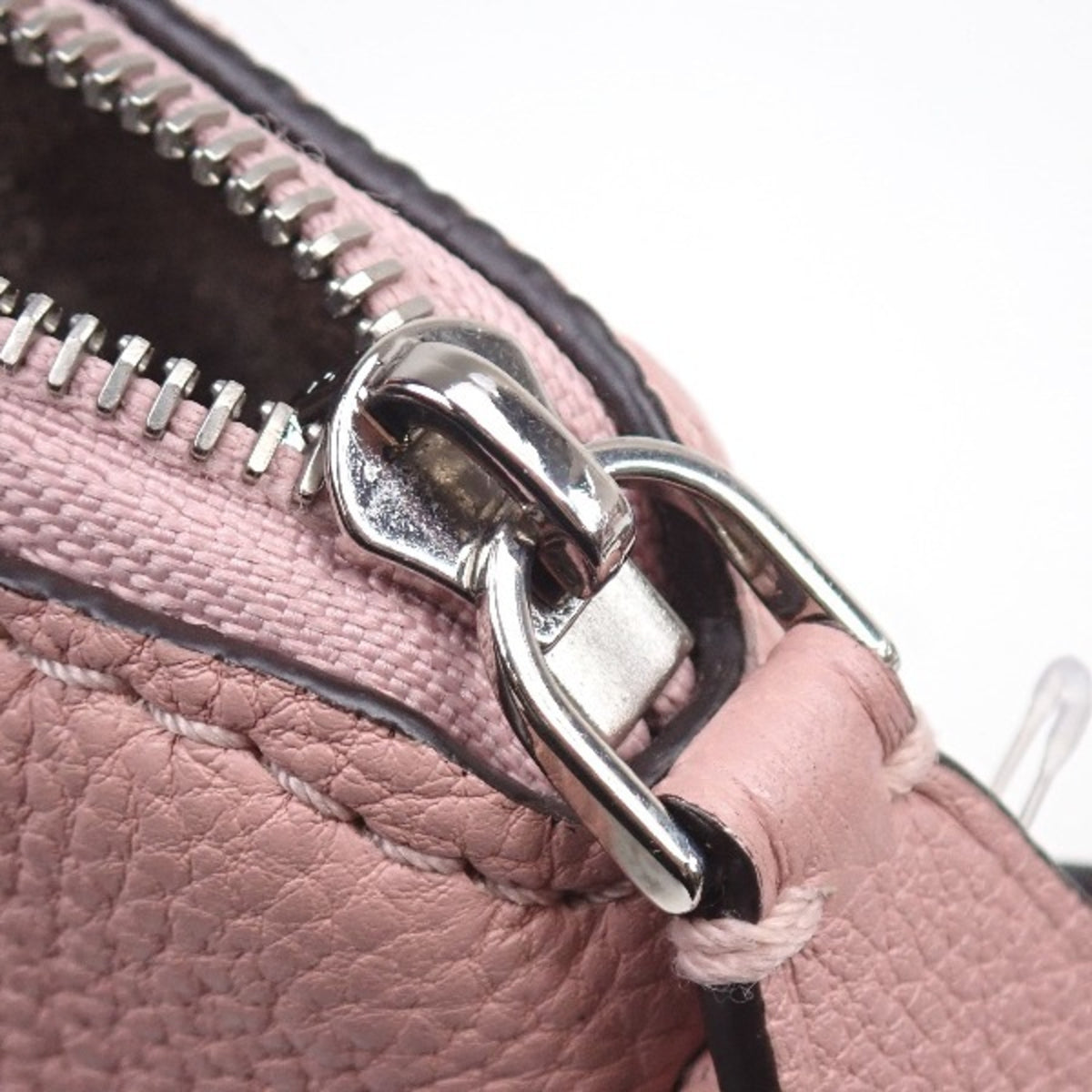Louis Vuitton Magnolia Leather Shoulder Bag (Pre-Owned)