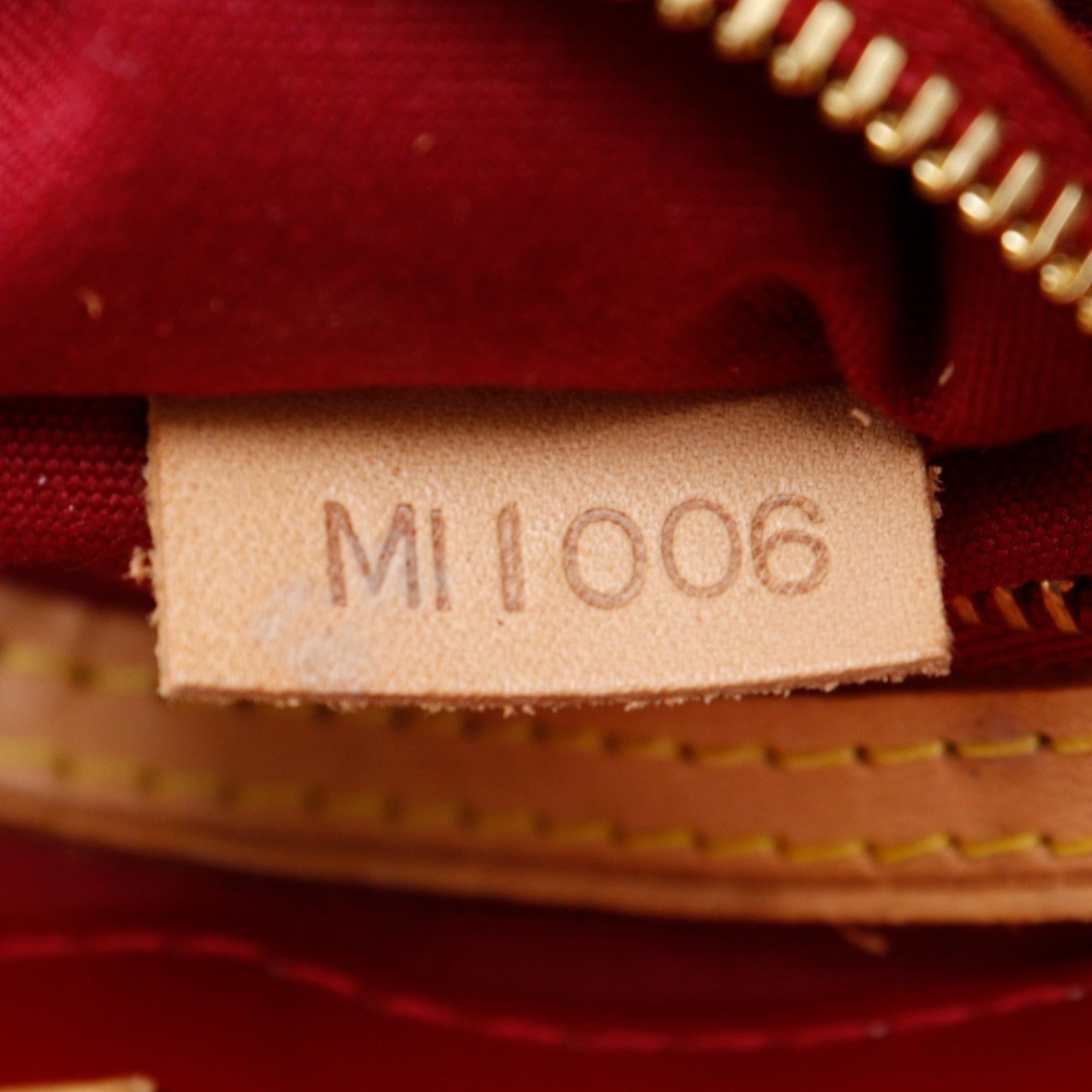Louis Vuitton Pomme D'amour Red Color Monogram Vernis Handbag (Pre-Owned)