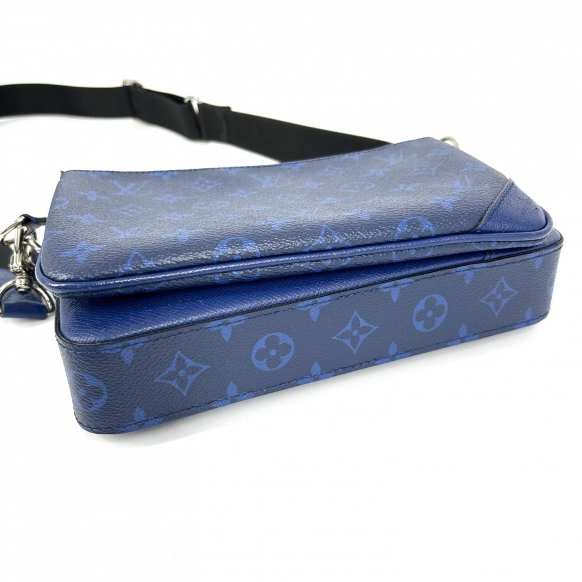 Louis Vuitton Taigarama Blue Cobalt Taigarama Shoulder Bag (Pre-Owned)