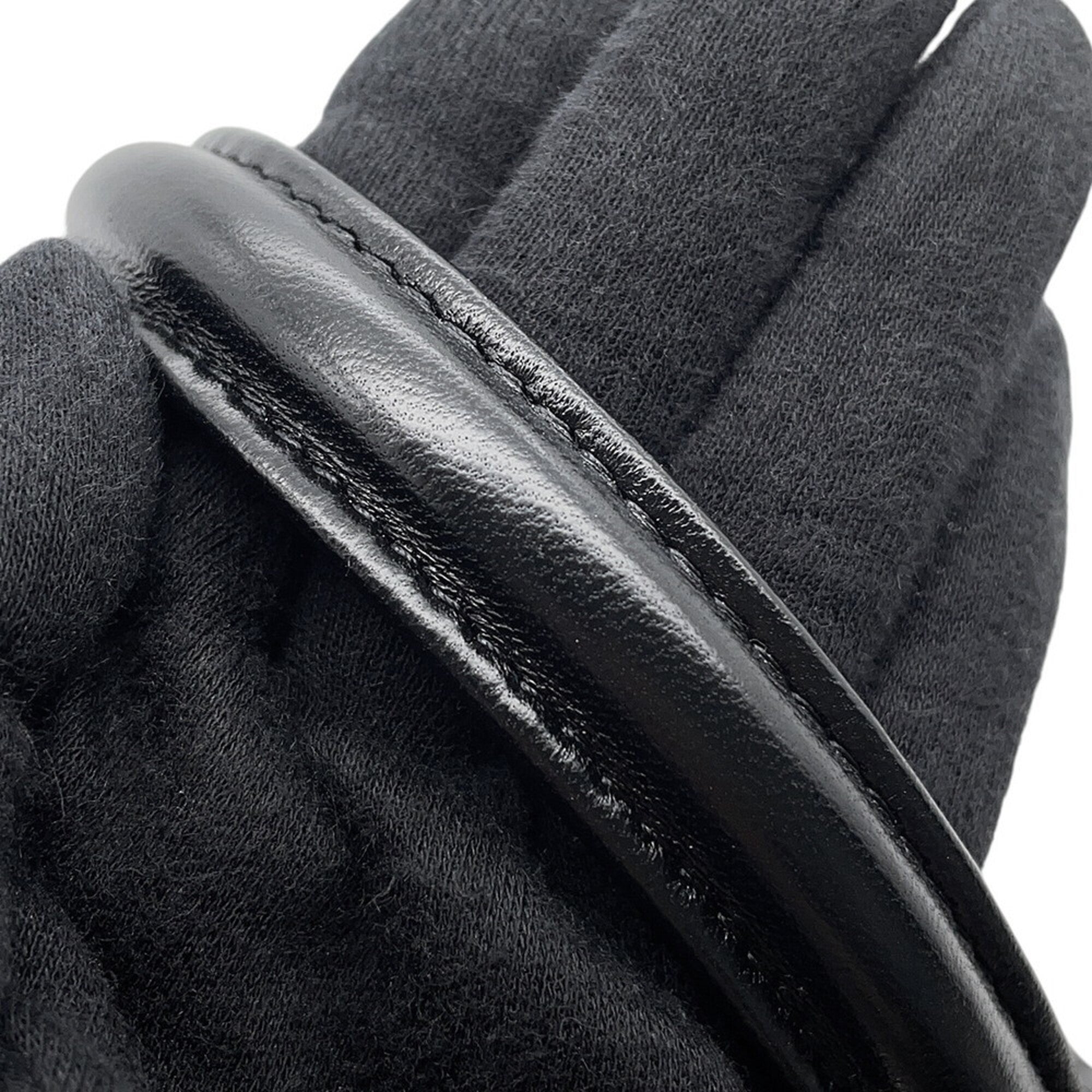 Chanel Black Leather Handbag Shoulder Bag (Pre-Owned)