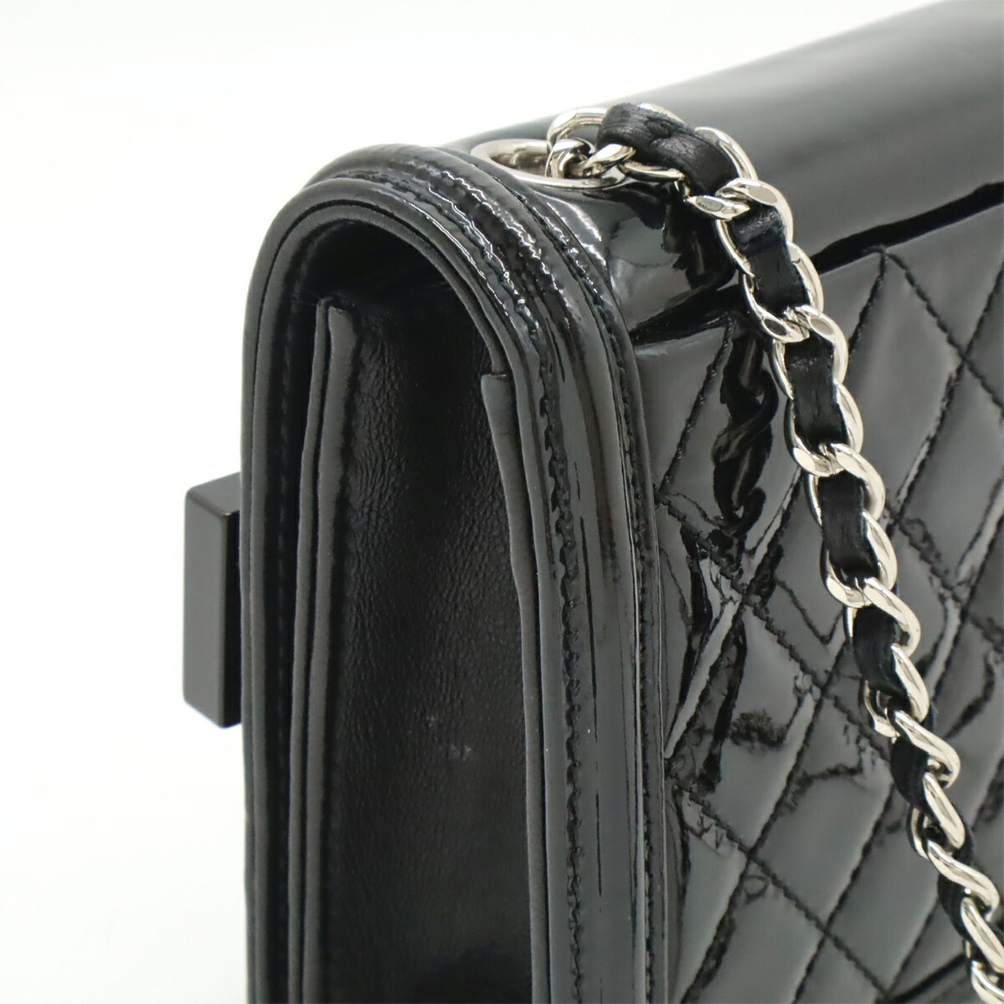 Chanel Black White Plastic Patent Leather Leather Pochette Shoulder Bag (Pre-Owned)