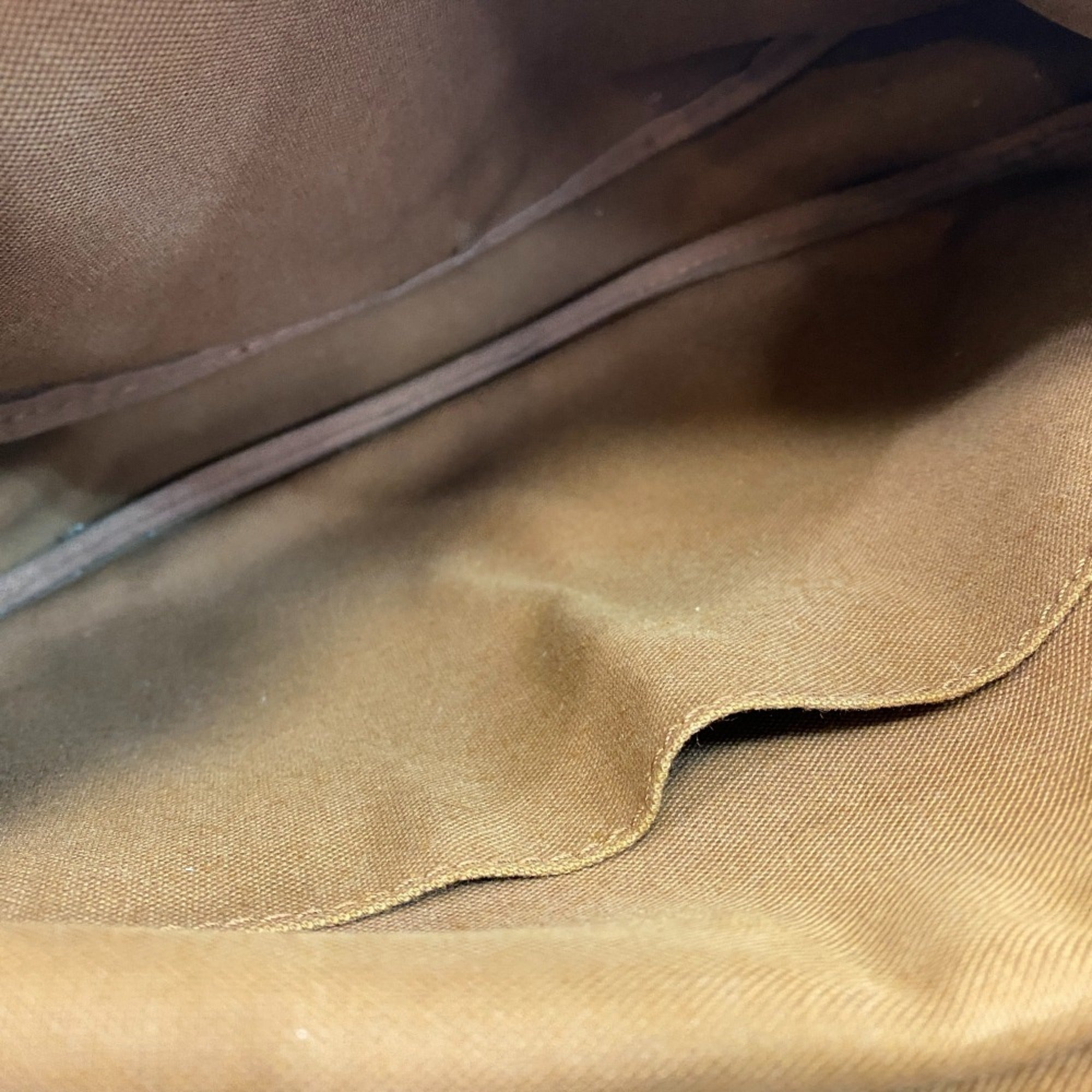 Louis Vuitton Brown Leather Shoulder Bag (Pre-Owned)